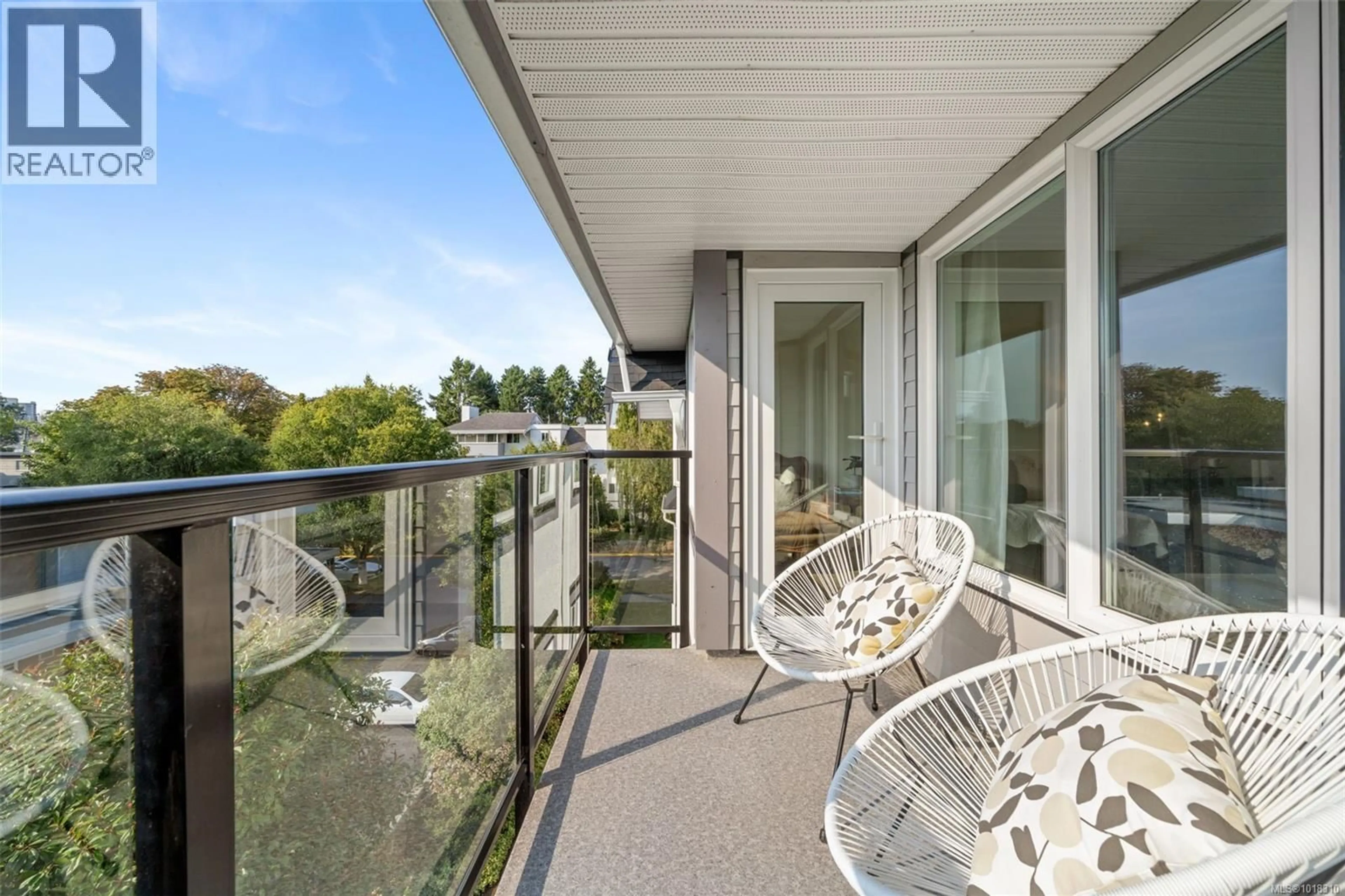 Balcony in the apartment, water/lake/river/ocean view for 402 - 1121 OSCAR STREET, Victoria British Columbia V8V2X3