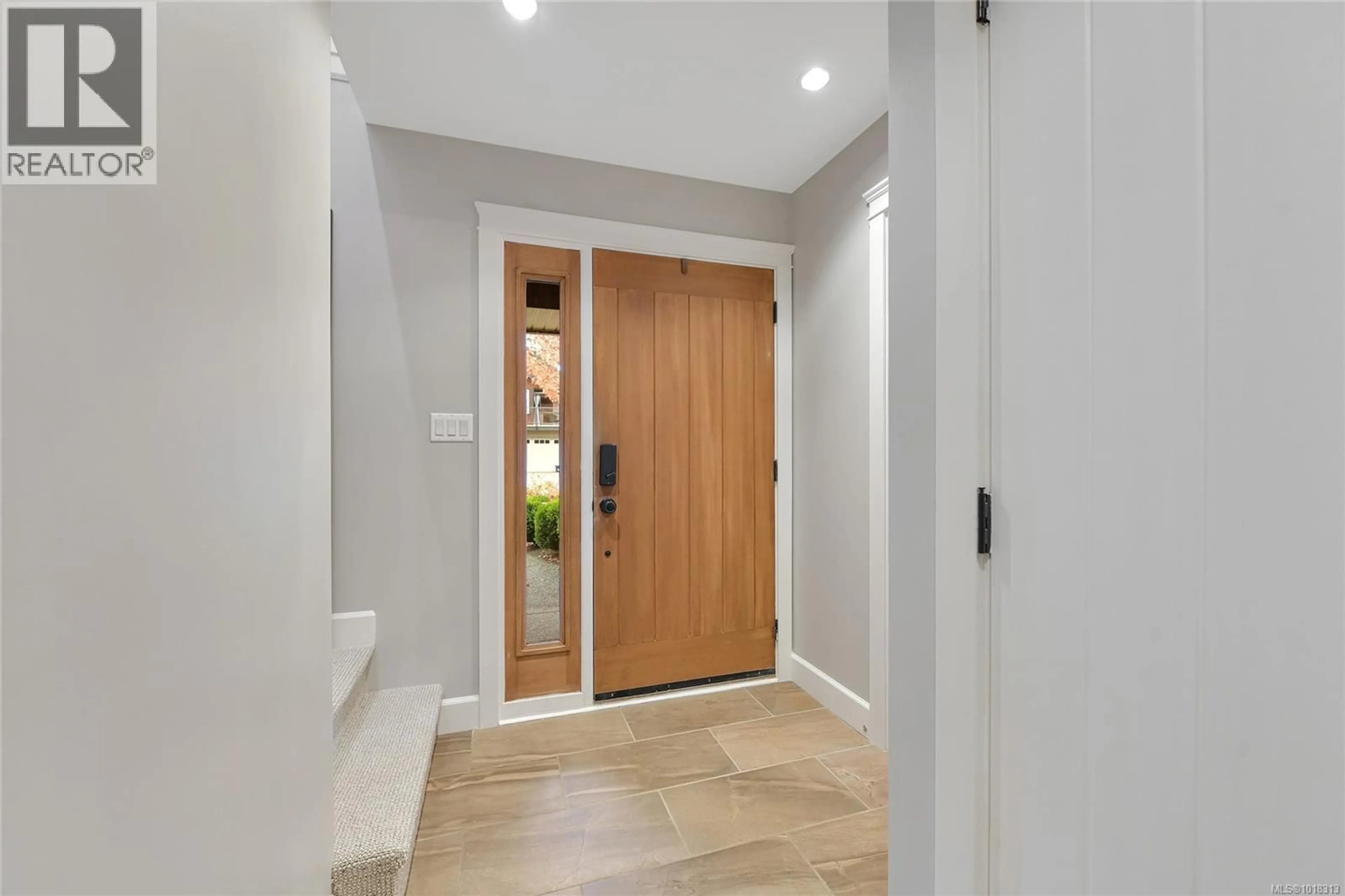Indoor entryway for 1041 TORRANCE AVENUE, Langford British Columbia V9C0J3