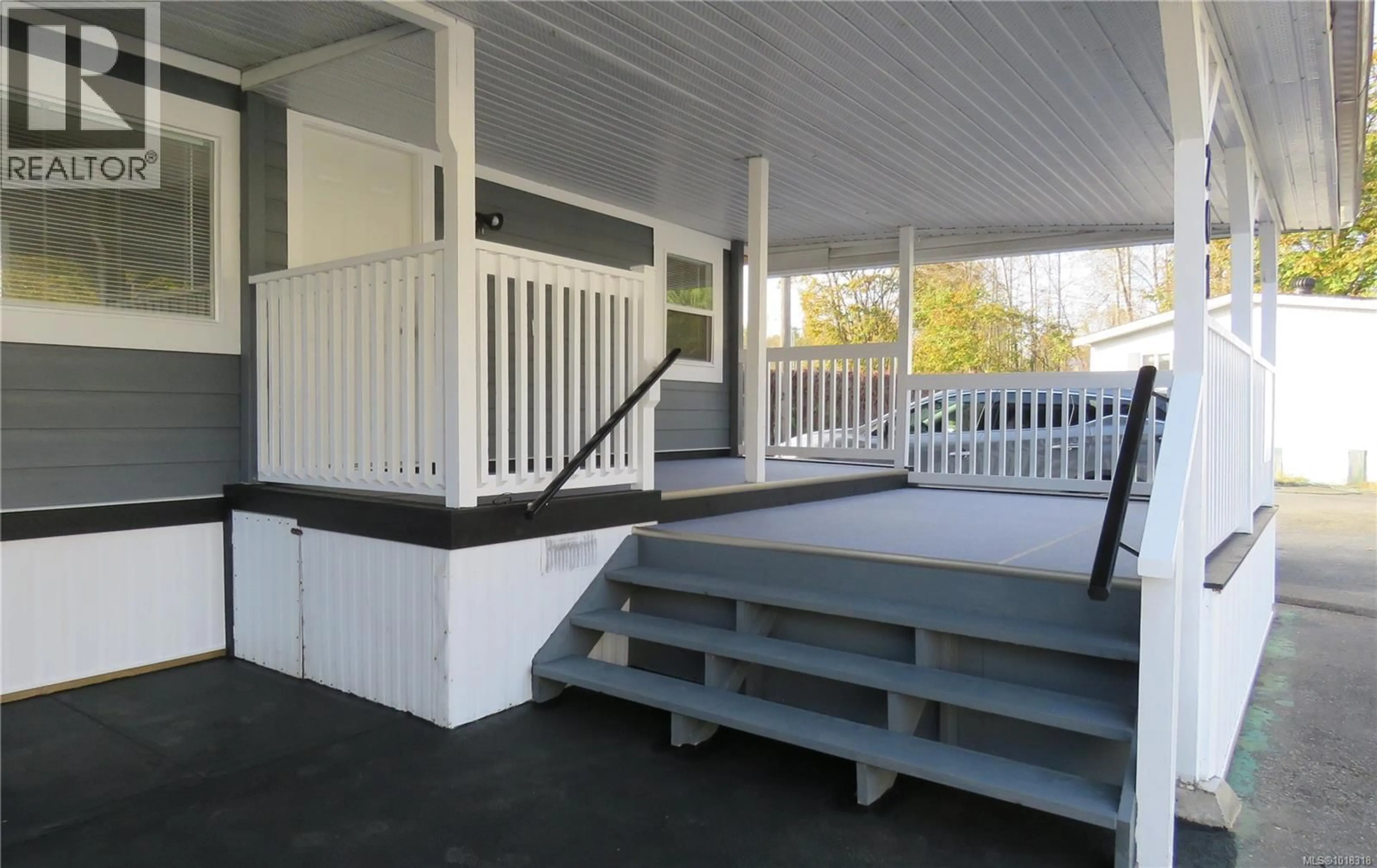 Patio, building for 201 - 2885 BOYS ROAD, Duncan British Columbia V9L4Y9