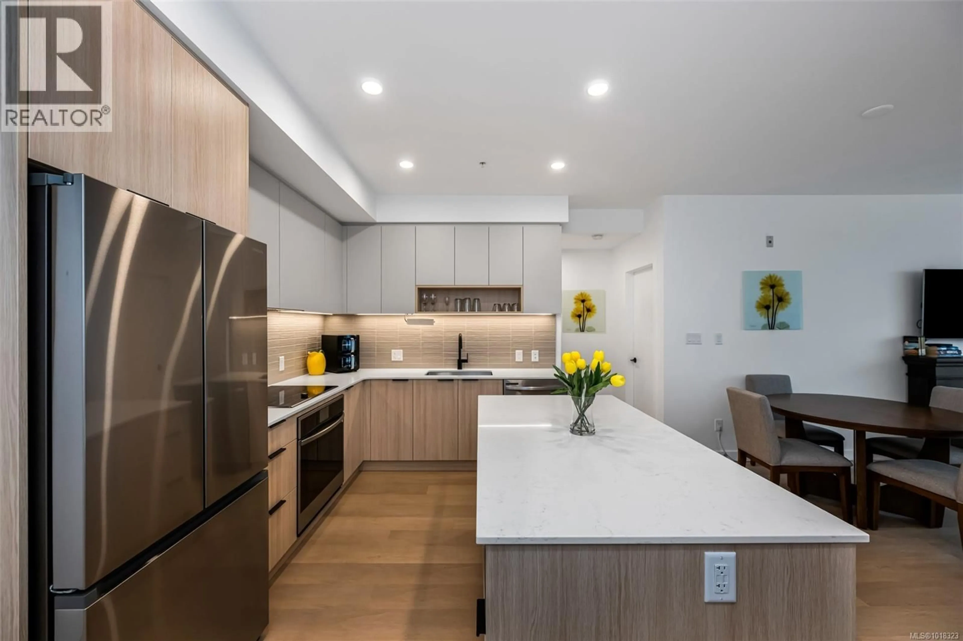 Contemporary kitchen, unknown for 411 - 3564A RYDER HESJEDAL WAY, Colwood British Columbia V9C0V3