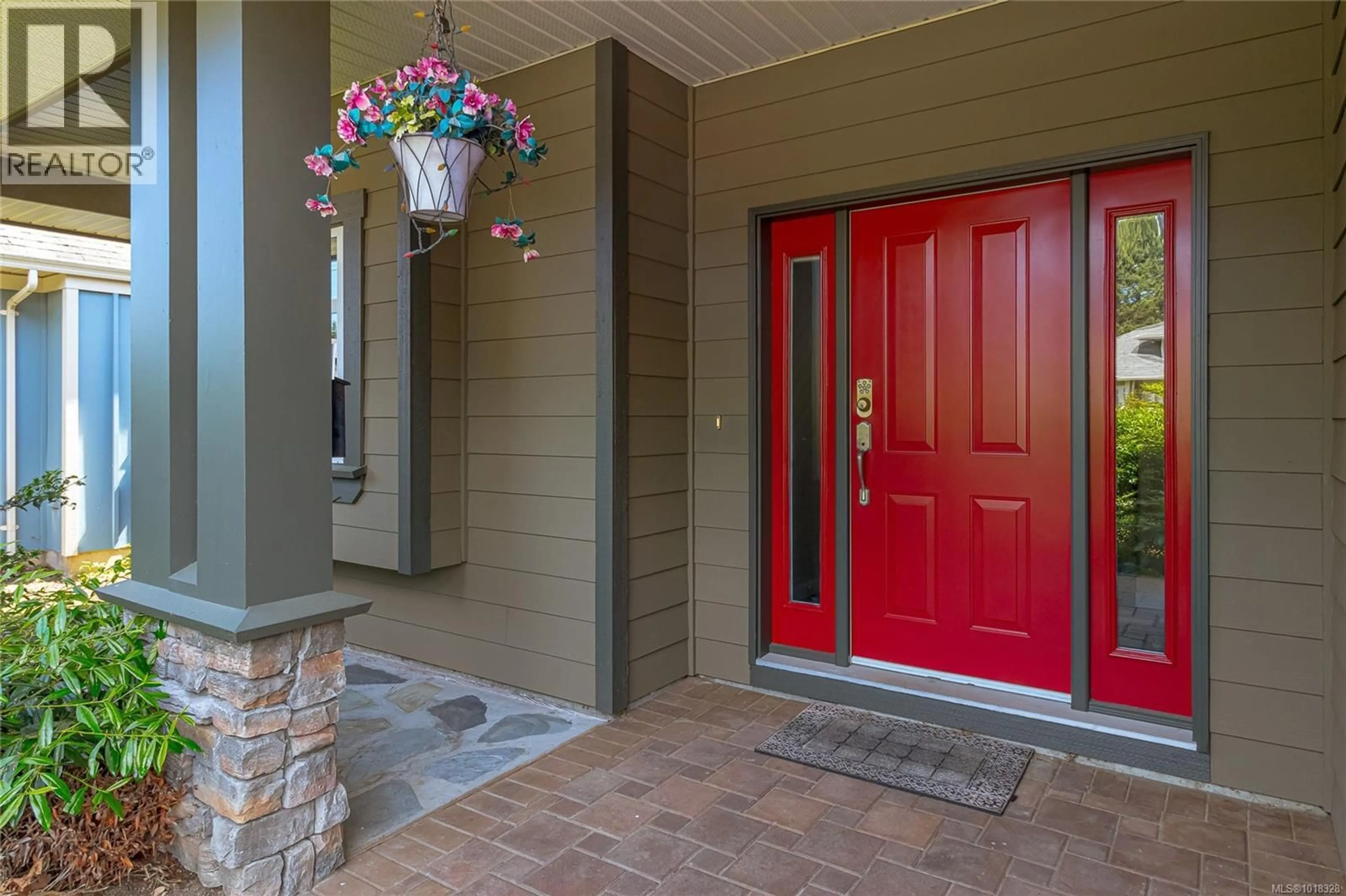 Indoor entryway for 2211 GRADUATION PLACE, Saanich British Columbia V8N6N3
