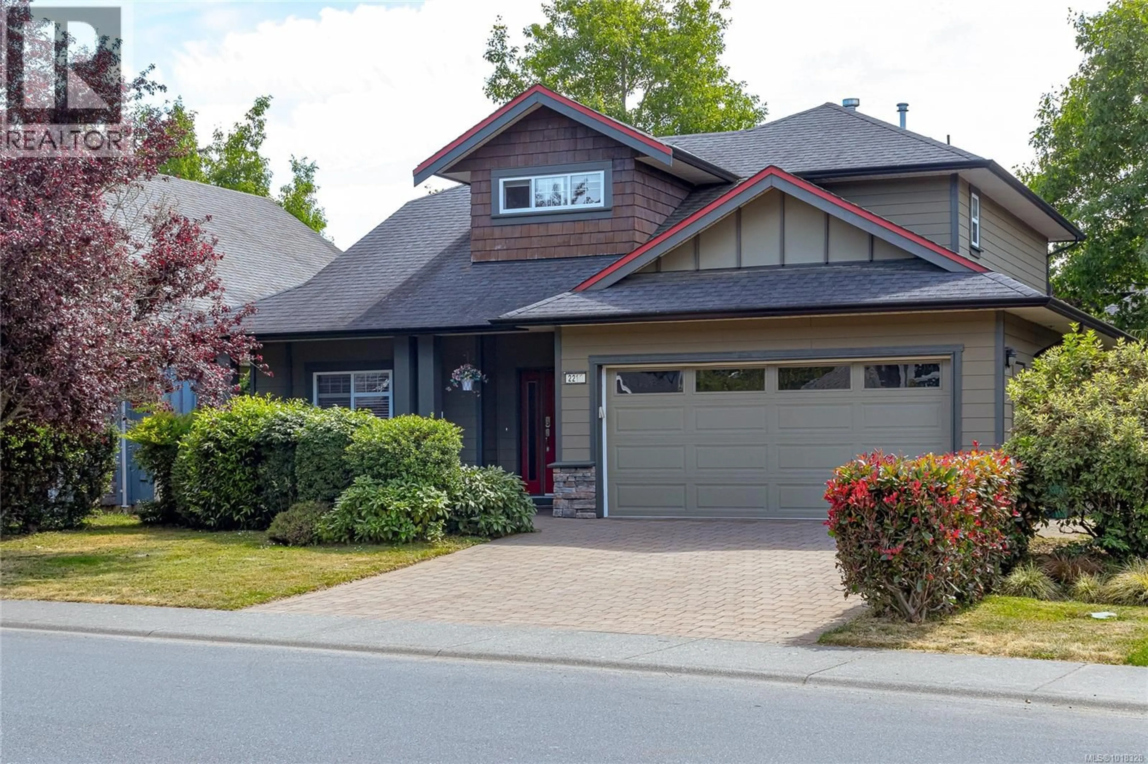 Home with vinyl exterior material, street for 2211 GRADUATION PLACE, Saanich British Columbia V8N6N3