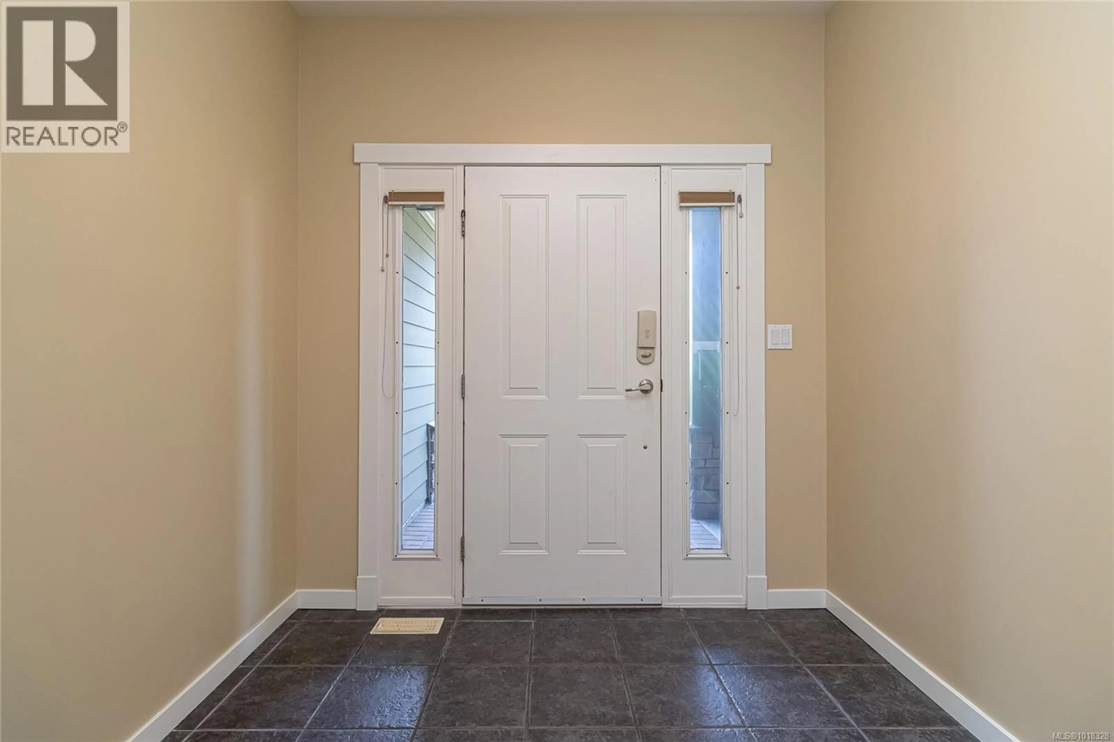 Indoor entryway for 2211 GRADUATION PLACE, Saanich British Columbia V8N6N3