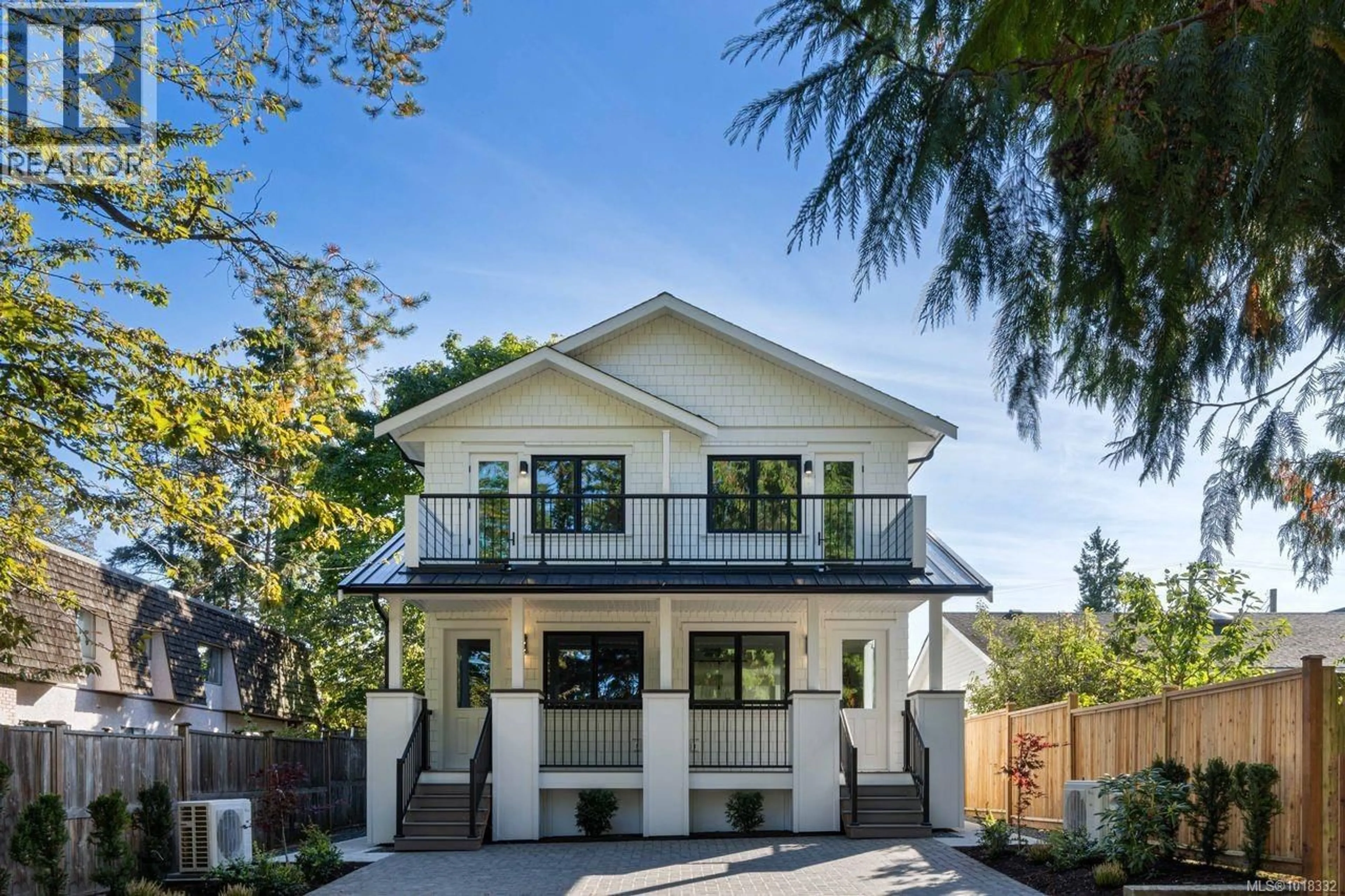 Home with vinyl exterior material, street for 149 FIRST AVENUE WEST, Qualicum Beach British Columbia V9K1G9