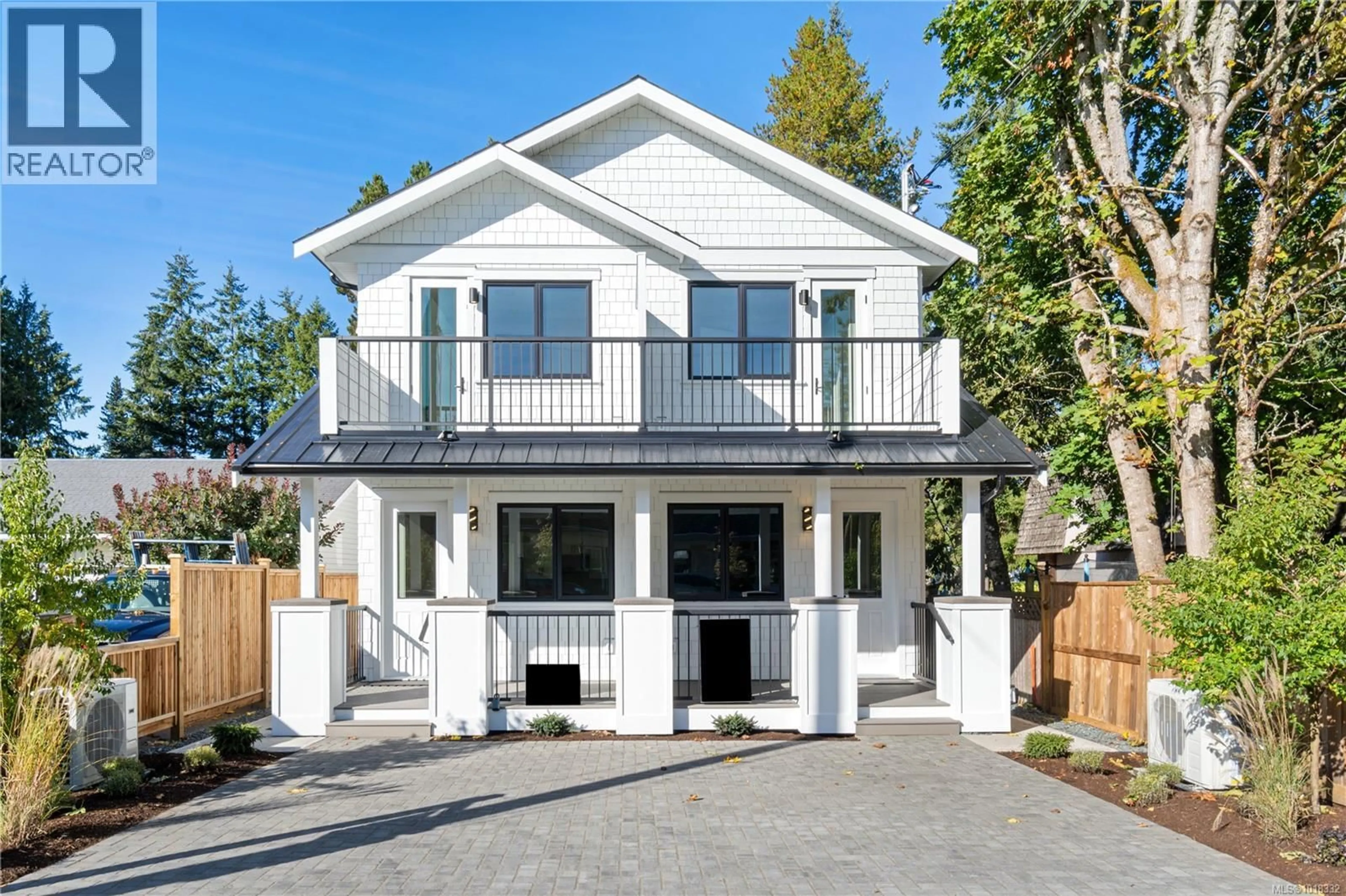 Home with vinyl exterior material, street for 149 FIRST AVENUE WEST, Qualicum Beach British Columbia V9K1G9