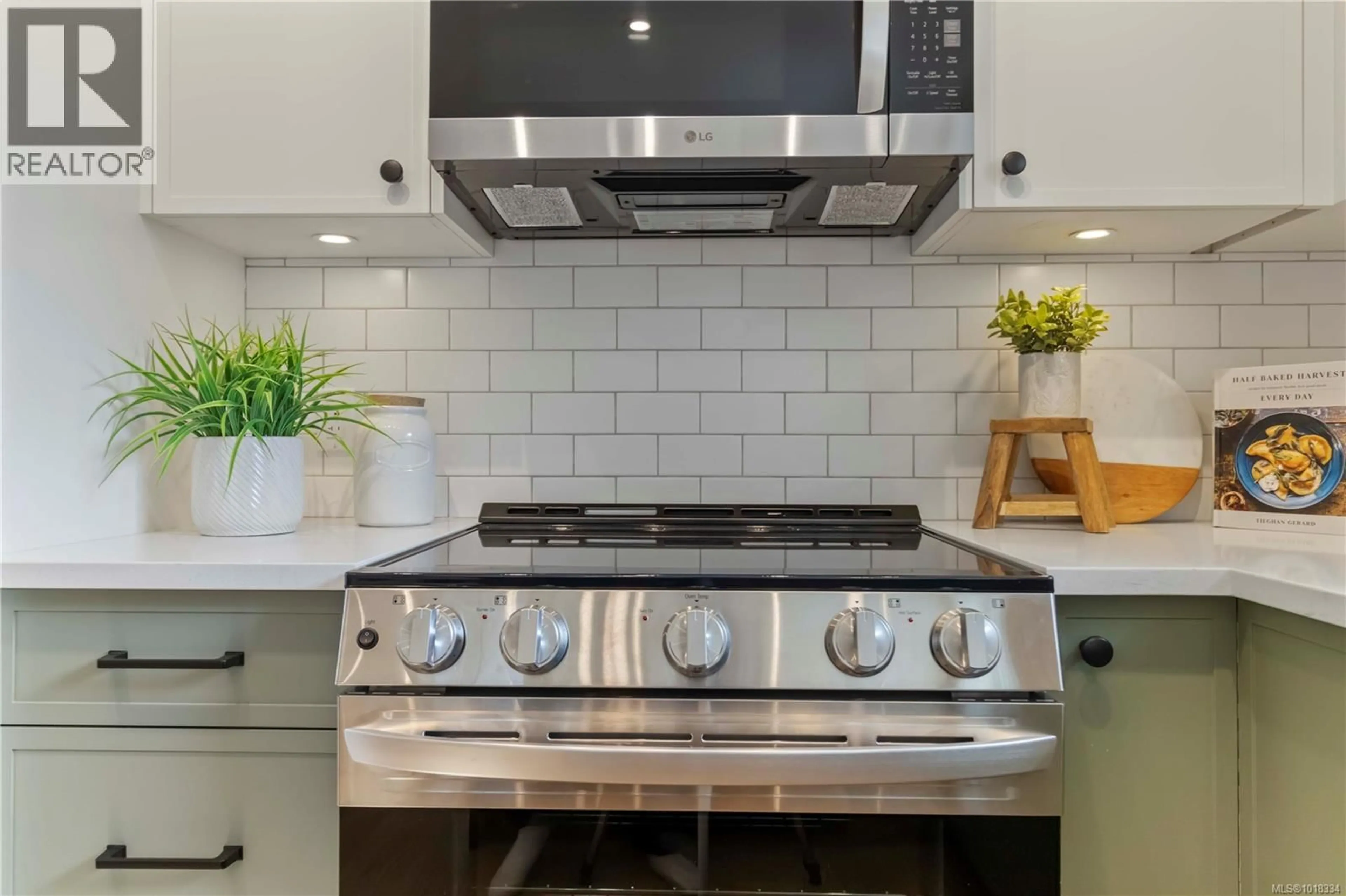 Contemporary kitchen, ceramic/tile floor for 1 - 633 BELTON AVENUE, Victoria British Columbia V9A2Z5