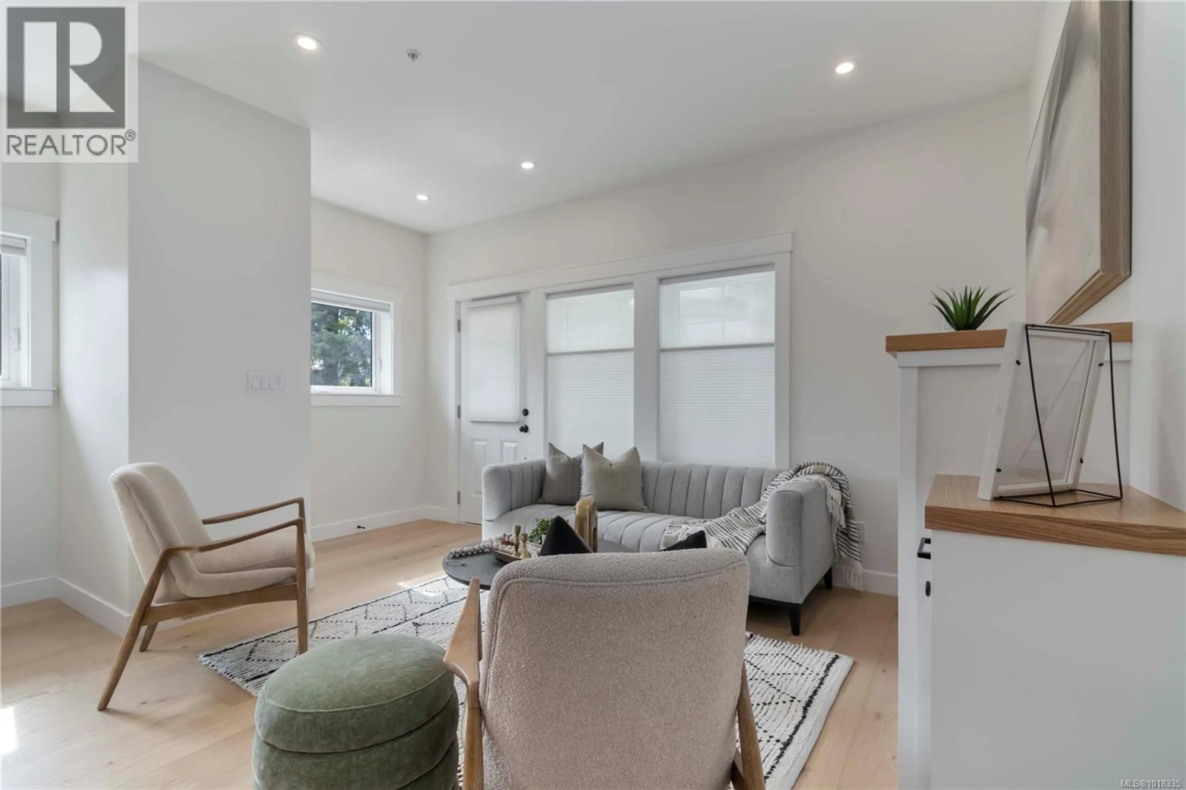 Living room with furniture, unknown for 6 - 633 BELTON AVENUE, Victoria British Columbia V9A2Z5