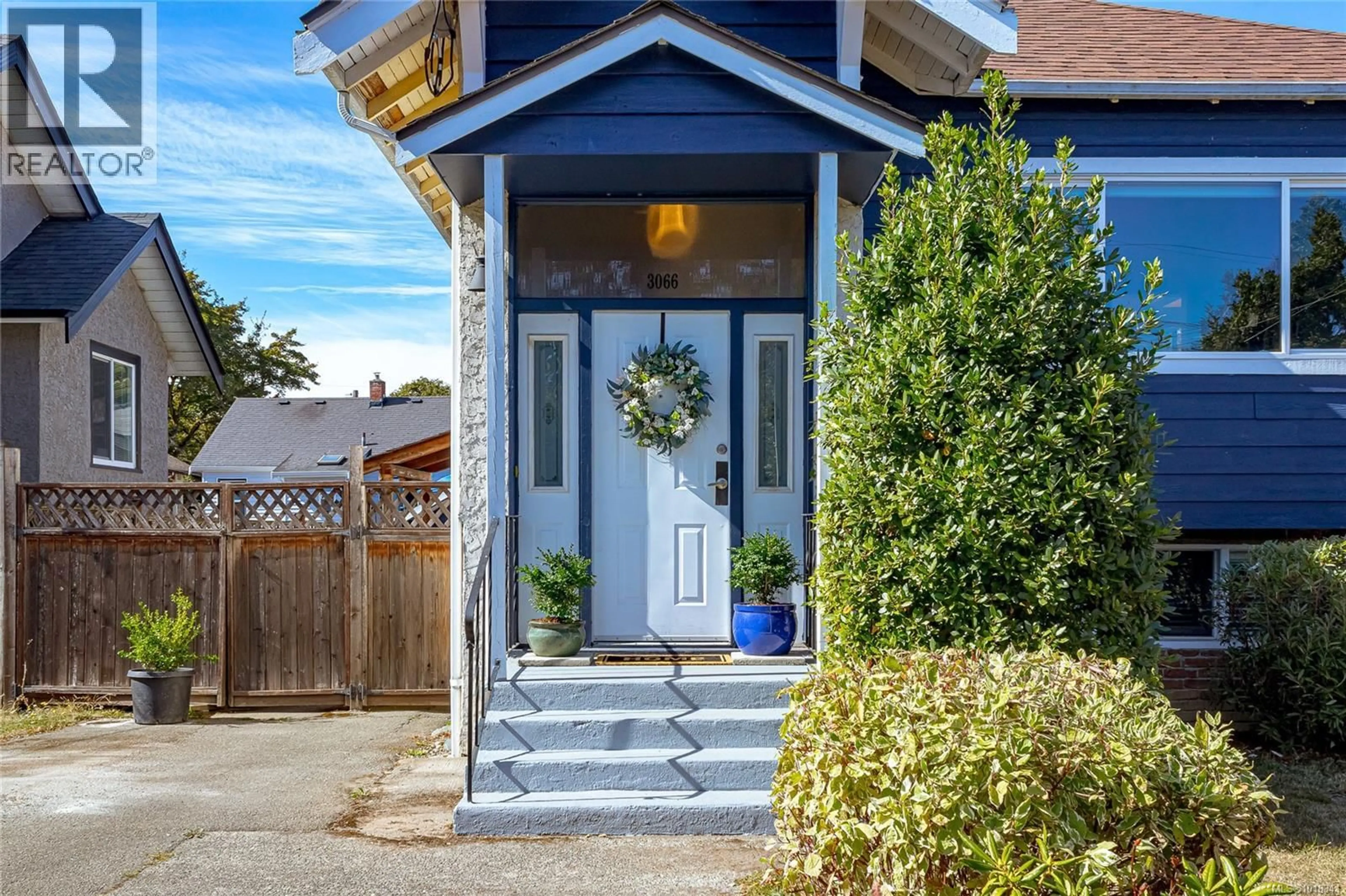 Indoor entryway for 3066 CARROLL STREET, Victoria British Columbia V9A1P9