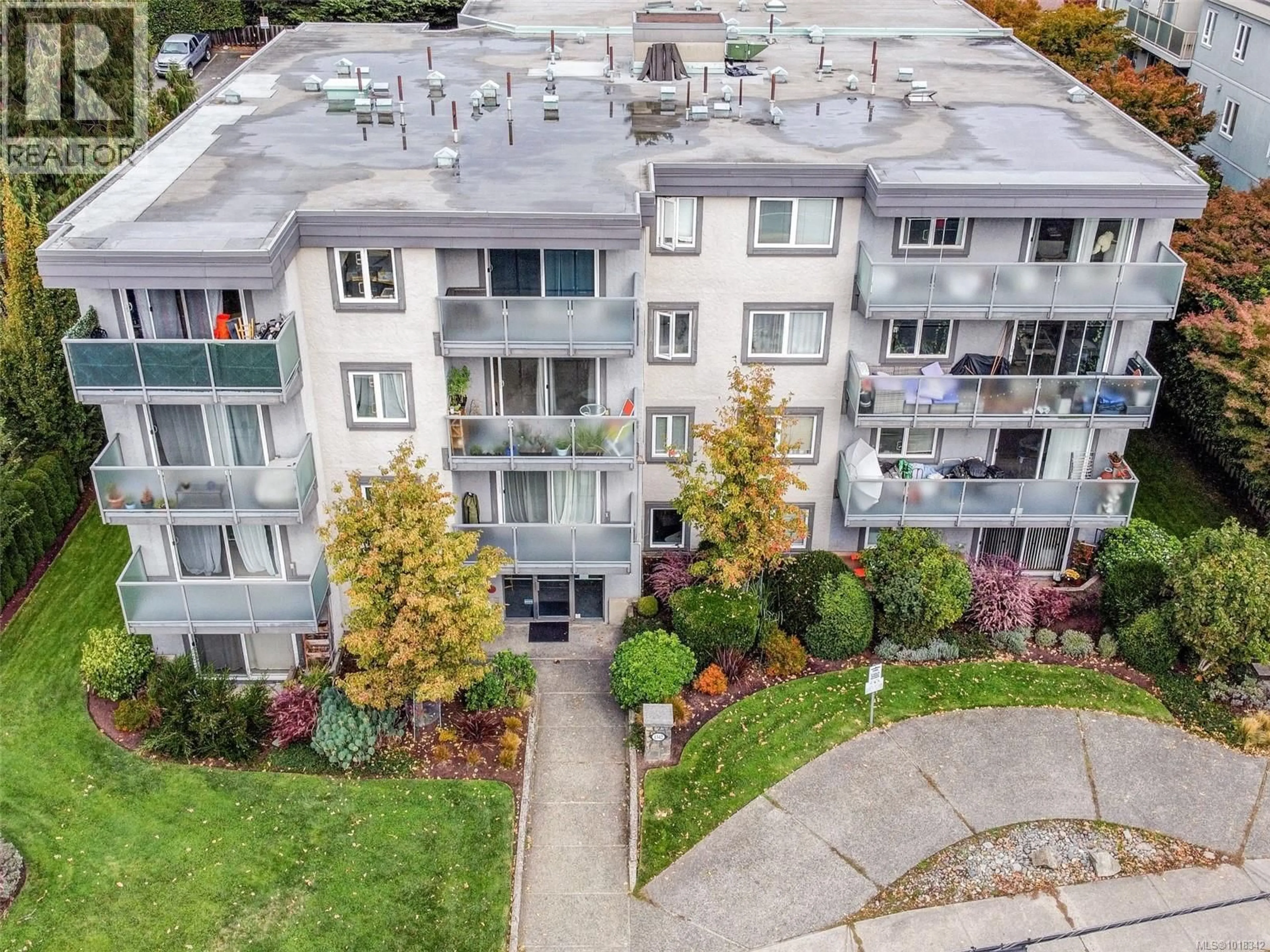 A pic from outside/outdoor area/front of a property/back of a property/a pic from drone, city buildings view from balcony for 309 - 1342 HILLSIDE AVENUE, Victoria British Columbia V8T2B4