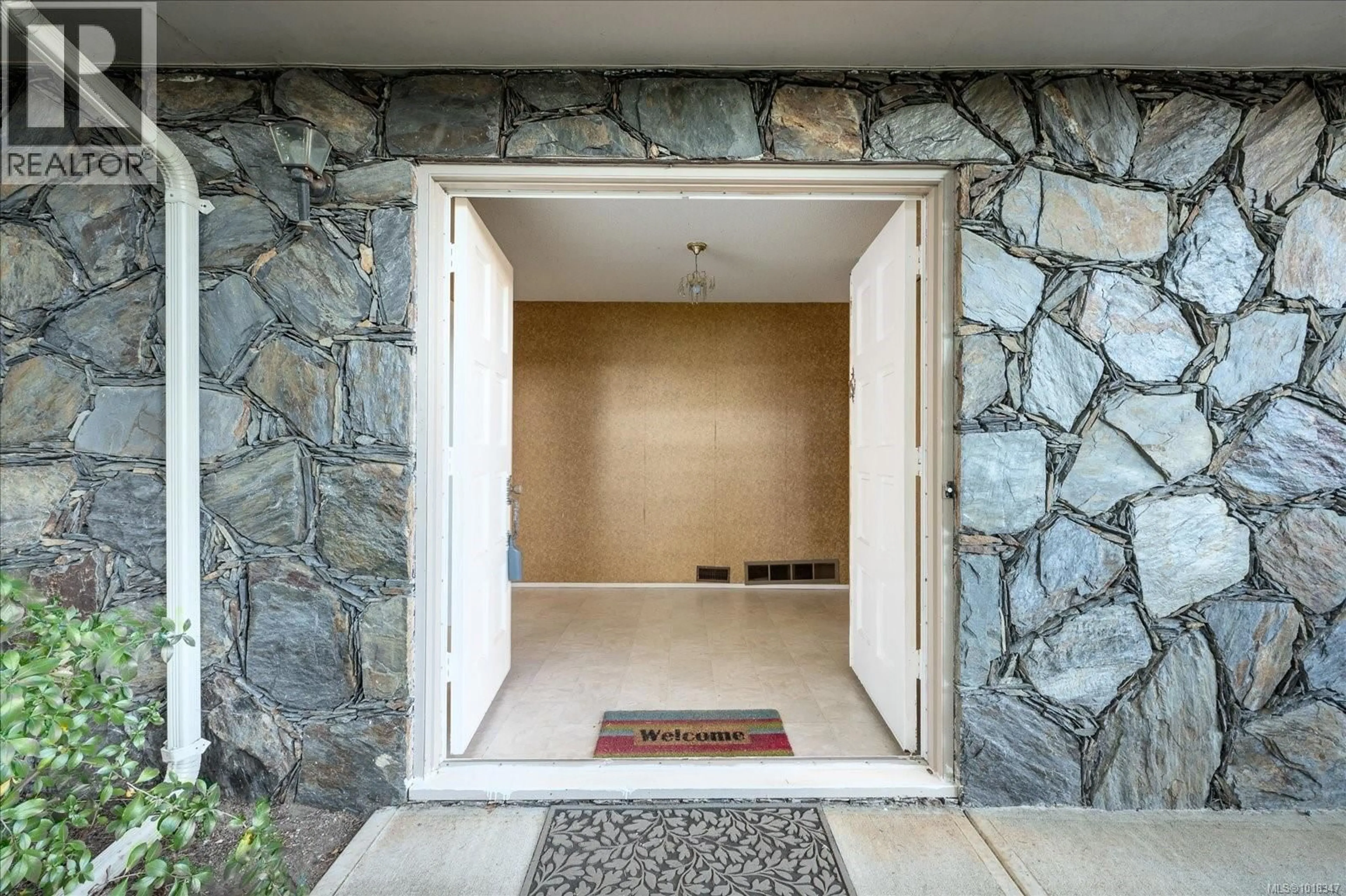 Indoor entryway for 4425 GULFVIEW DRIVE, Nanaimo British Columbia V9T5V7