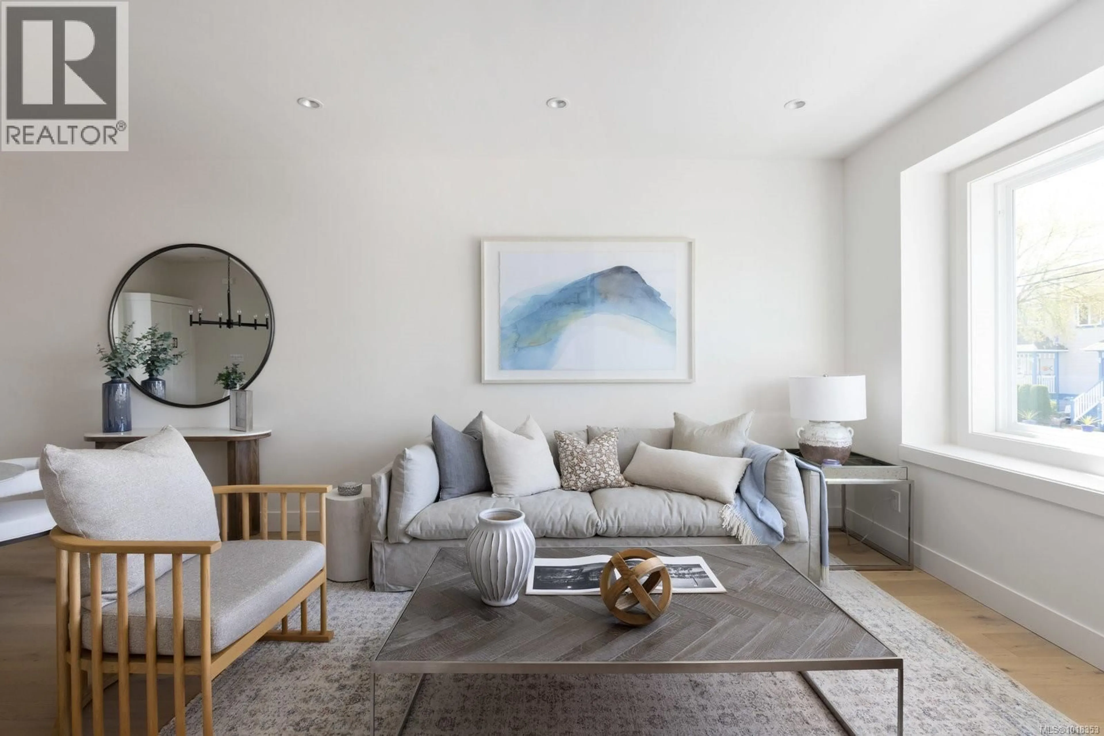 Living room with furniture, unknown for 15 - 10145 FIFTH STREET, Sidney British Columbia V8L2X8