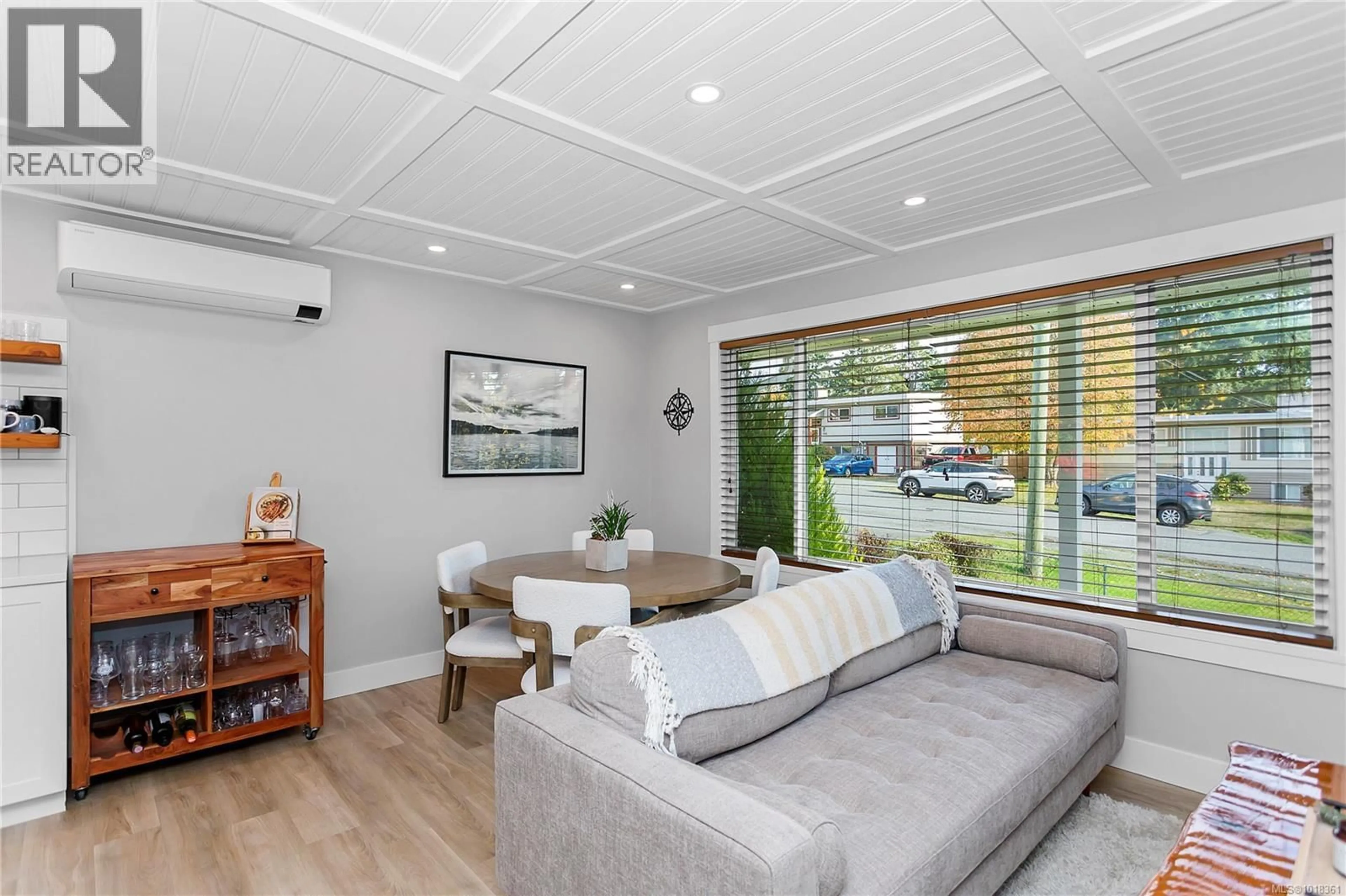 Living room with furniture, unknown for 2055 FOREST DRIVE, Nanaimo British Columbia V9S2R8