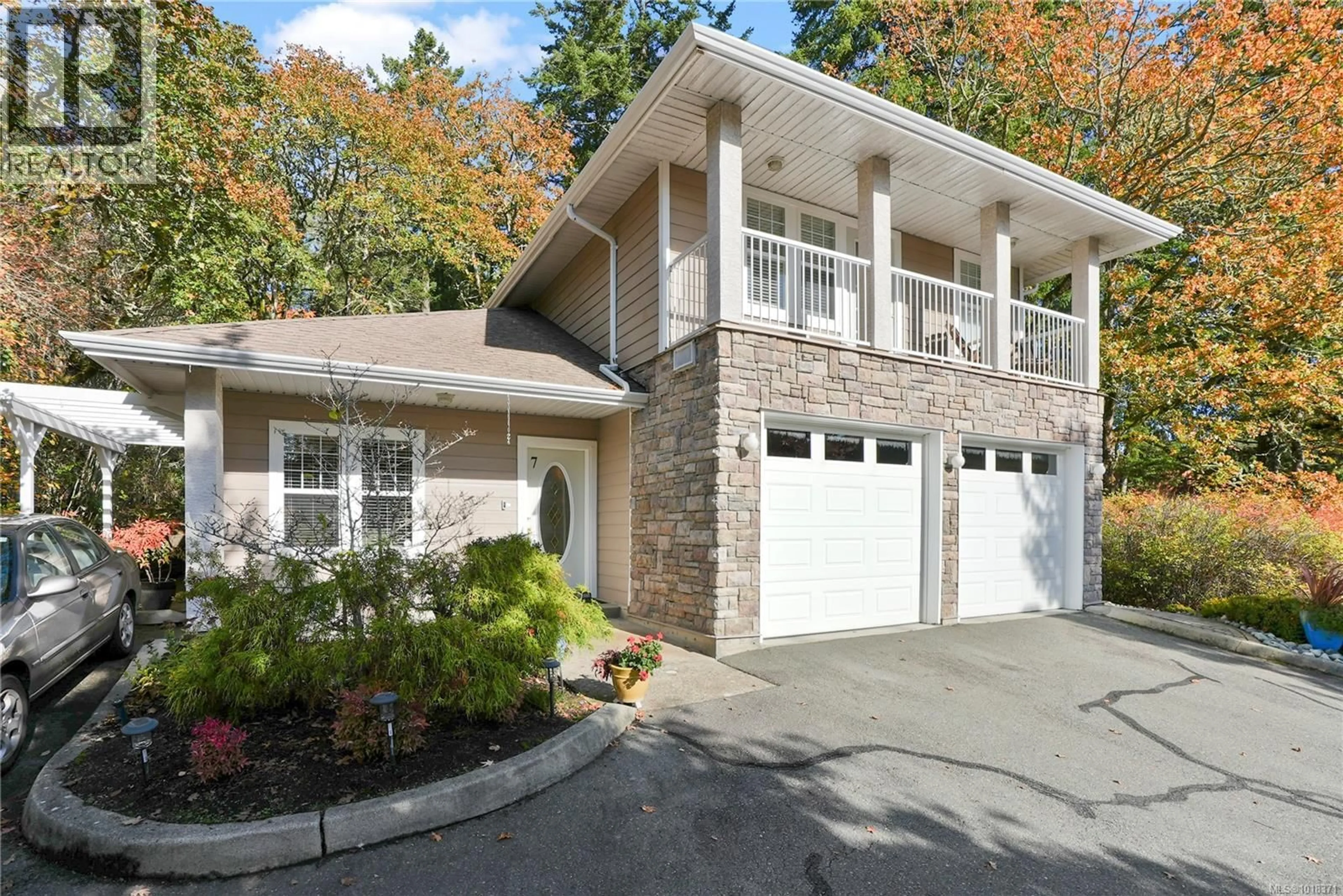 Home with vinyl exterior material, street for 7 - 314 SIX MILE ROAD, View Royal British Columbia V9B6S3