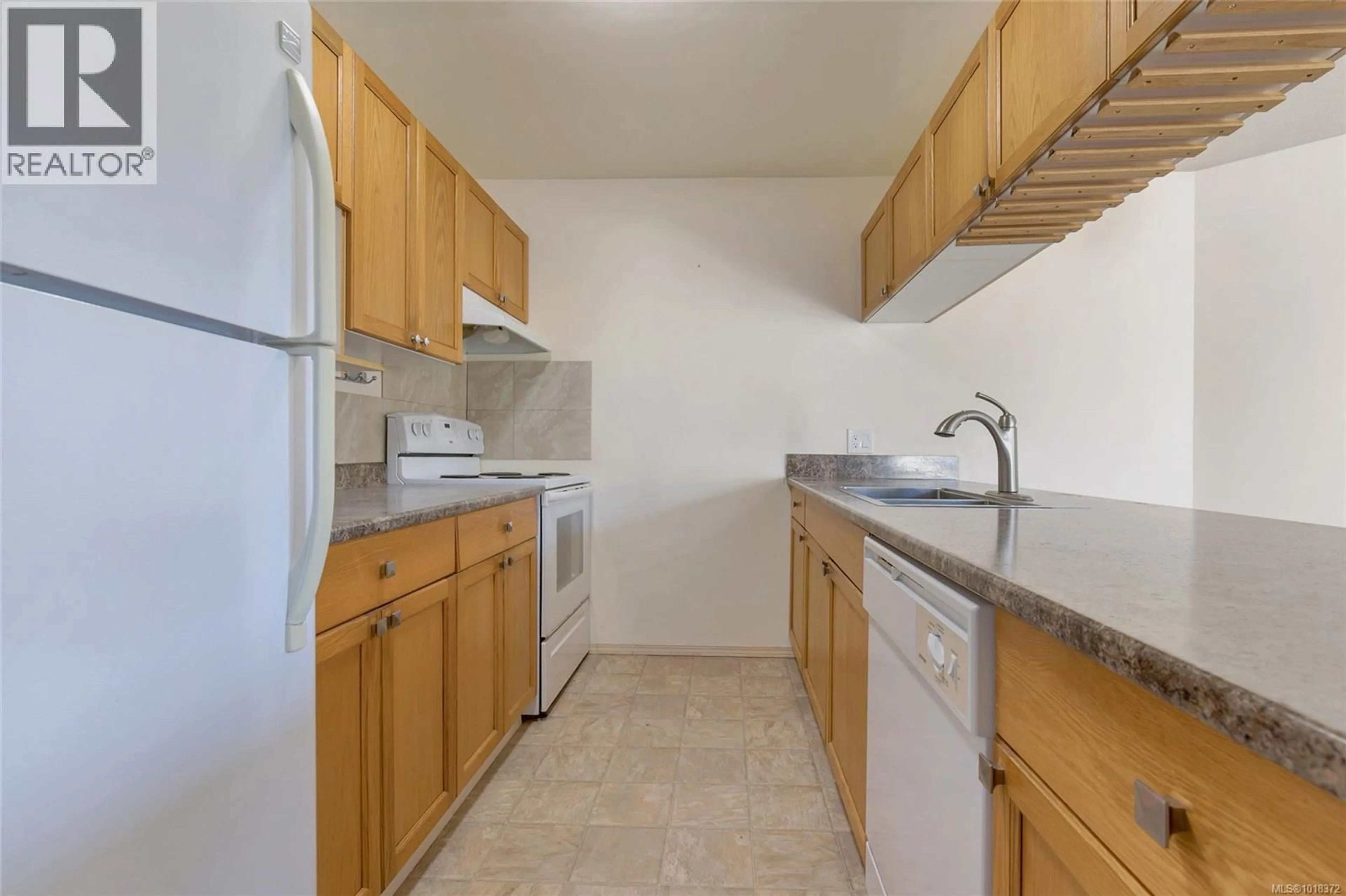 Standard kitchen, unknown for 204 - 1900 BOWEN ROAD, Nanaimo British Columbia V9S5S6