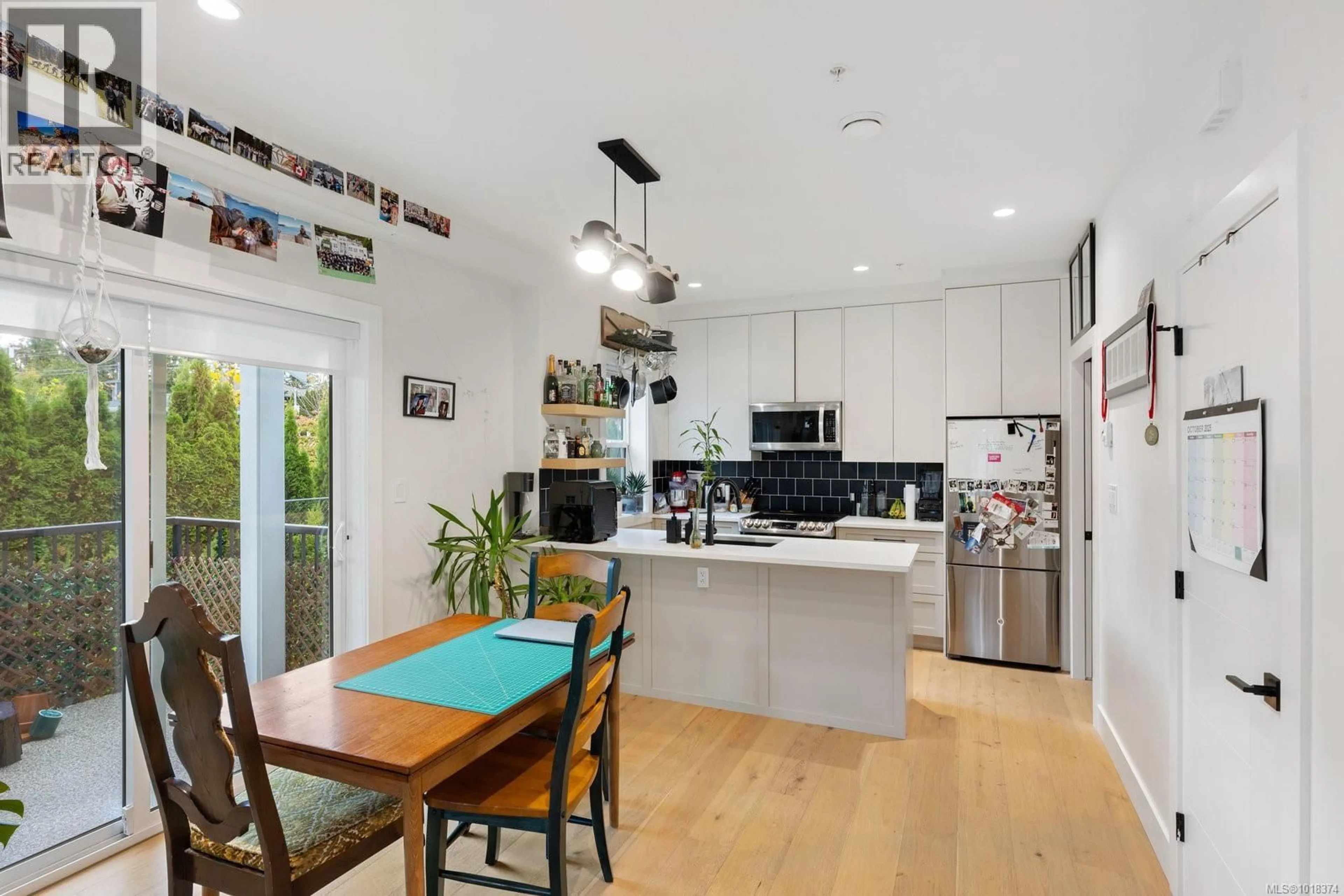 Open concept kitchen, unknown for 6 - 937 COLVILLE ROAD, Esquimalt British Columbia V9A4P4