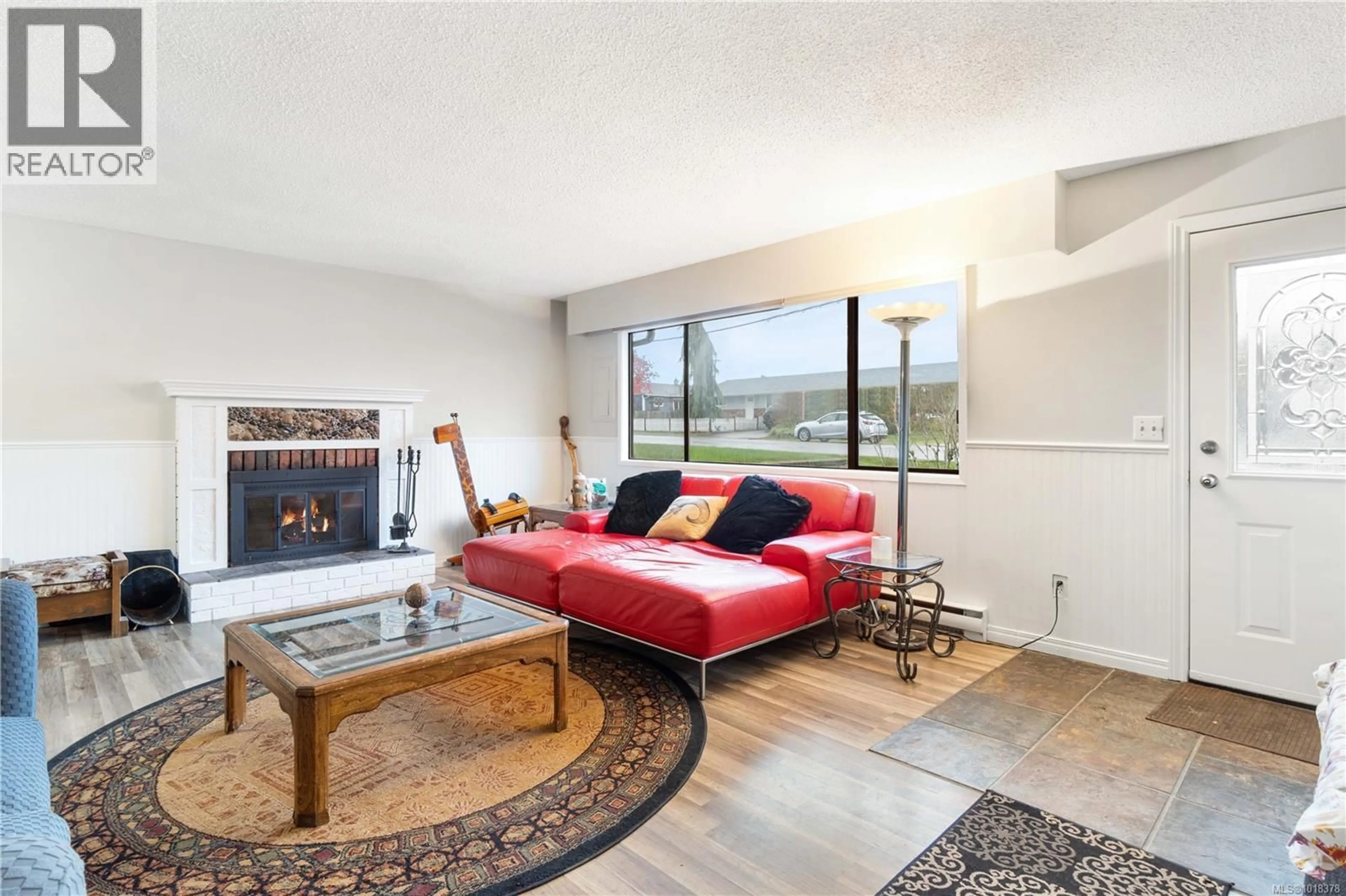 Living room with furniture, unknown for 134 FINHOLM STREET SOUTH, Parksville British Columbia V9P1H8