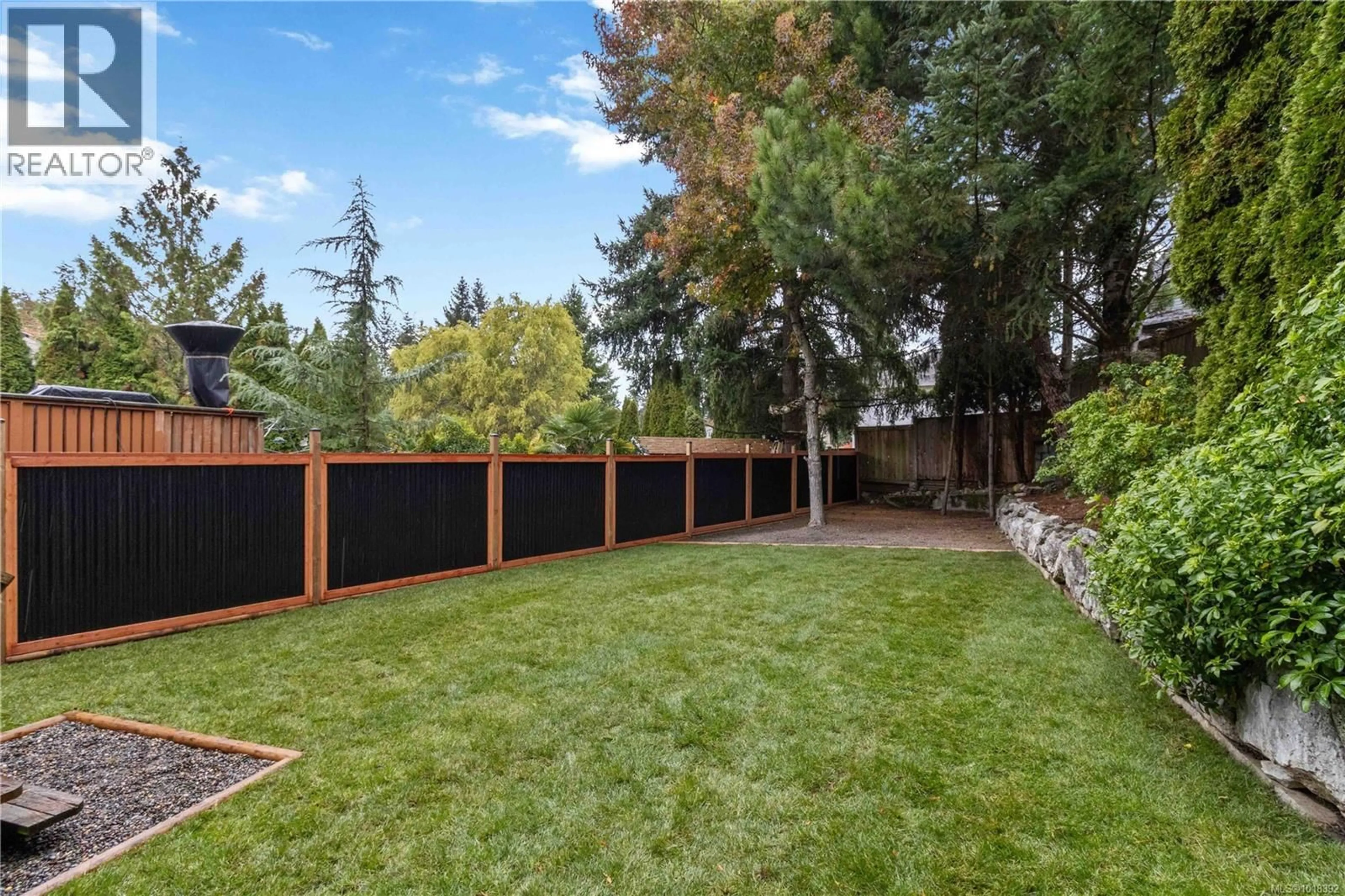 Patio, unknown for 7004 WALLACE DRIVE, Central Saanich British Columbia V8M1G1