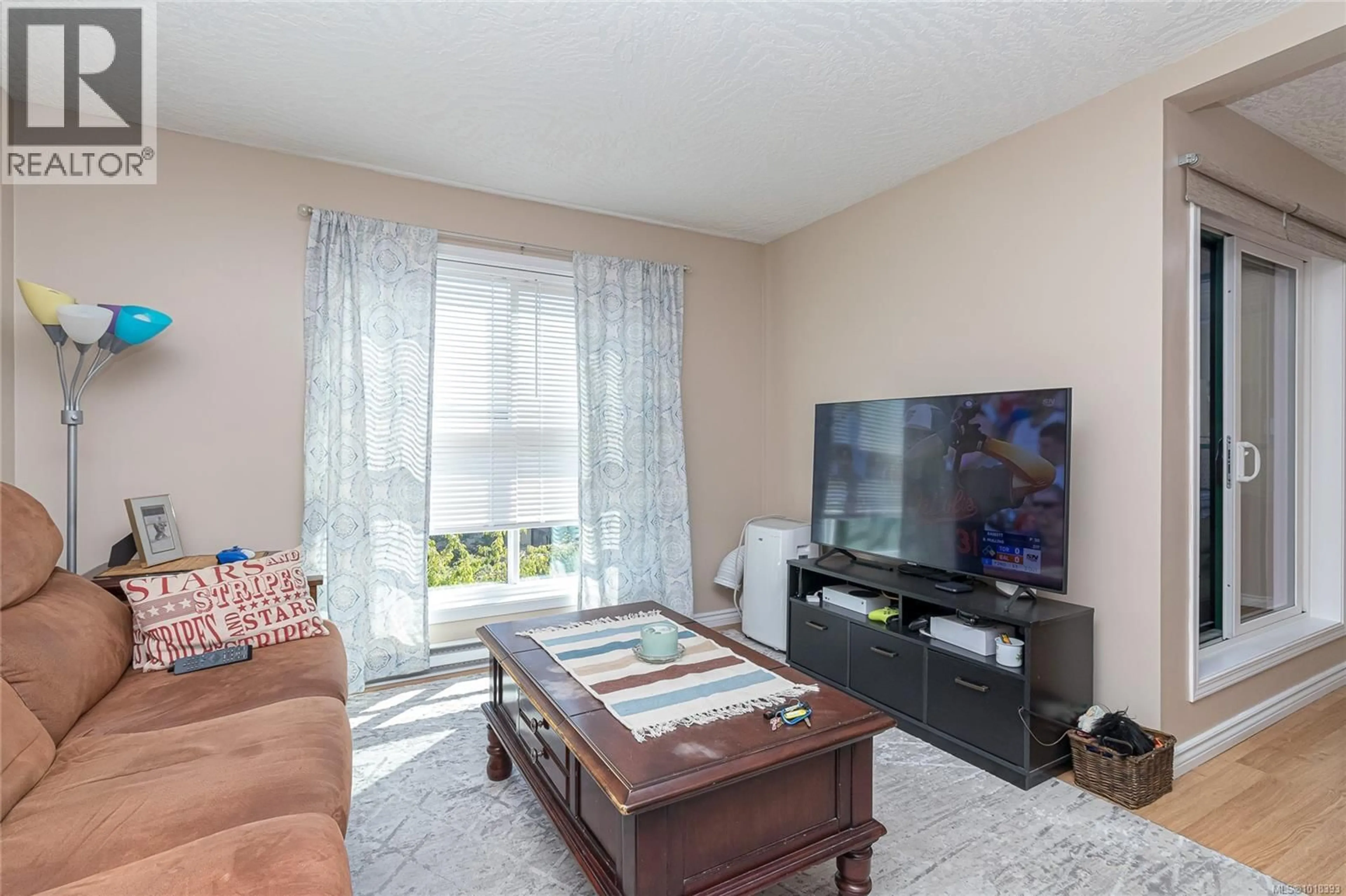 Living room with furniture, unknown for 312 - 3460 QUADRA STREET, Saanich British Columbia V8X1G6