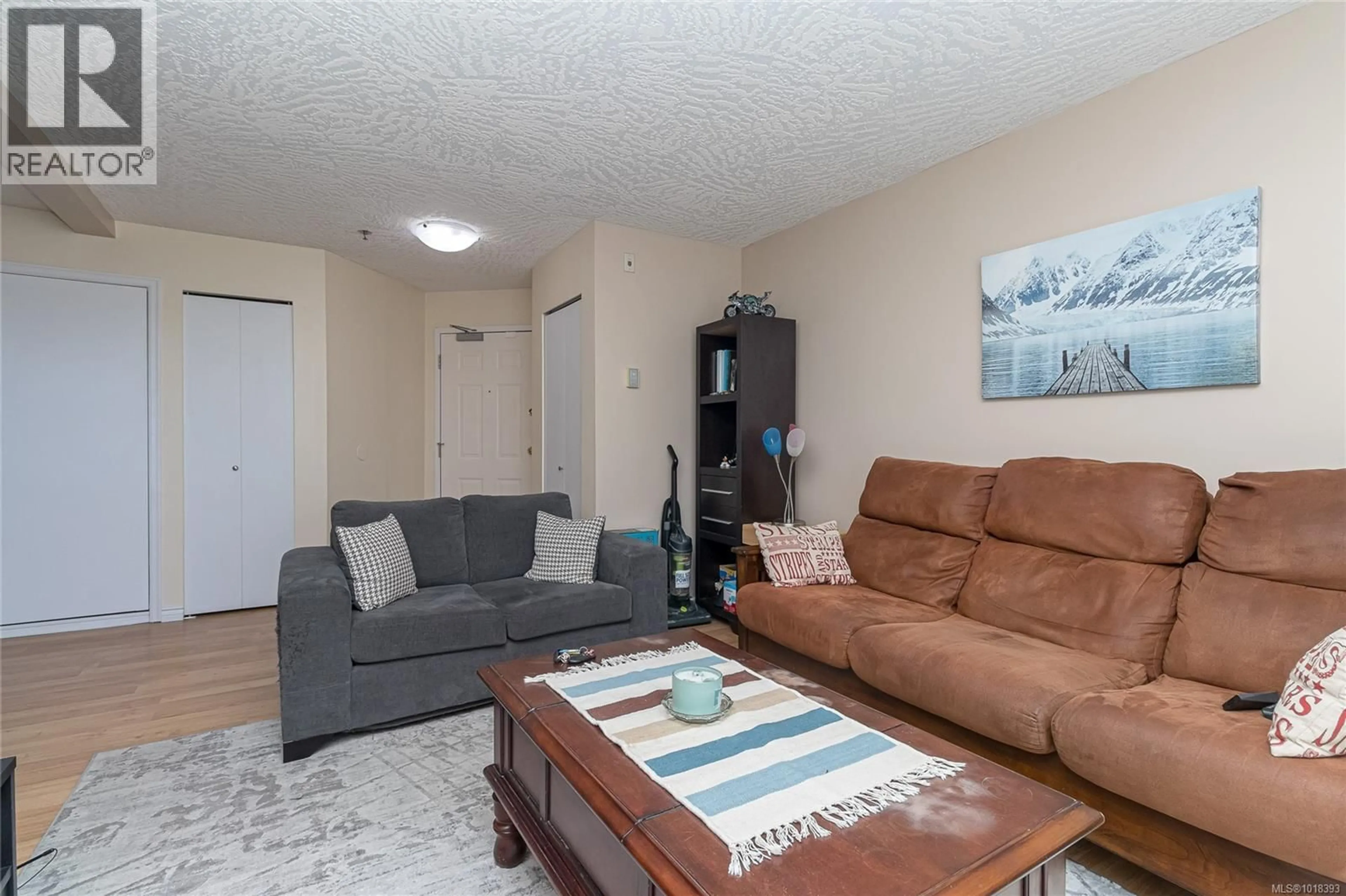 Living room with furniture, unknown for 312 - 3460 QUADRA STREET, Saanich British Columbia V8X1G6