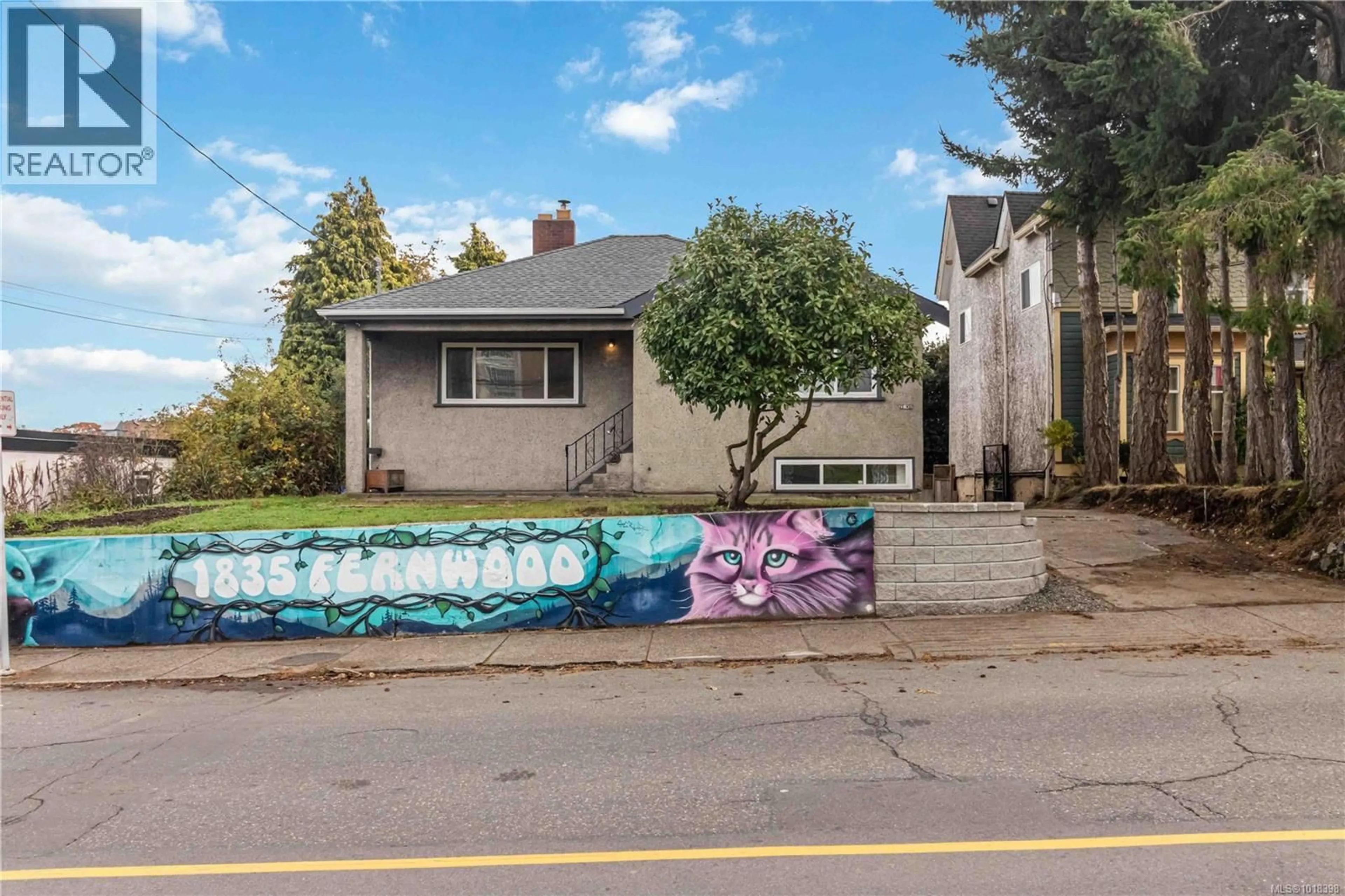 Home with vinyl exterior material, street for 1835 FERNWOOD ROAD, Victoria British Columbia V8T2Y5