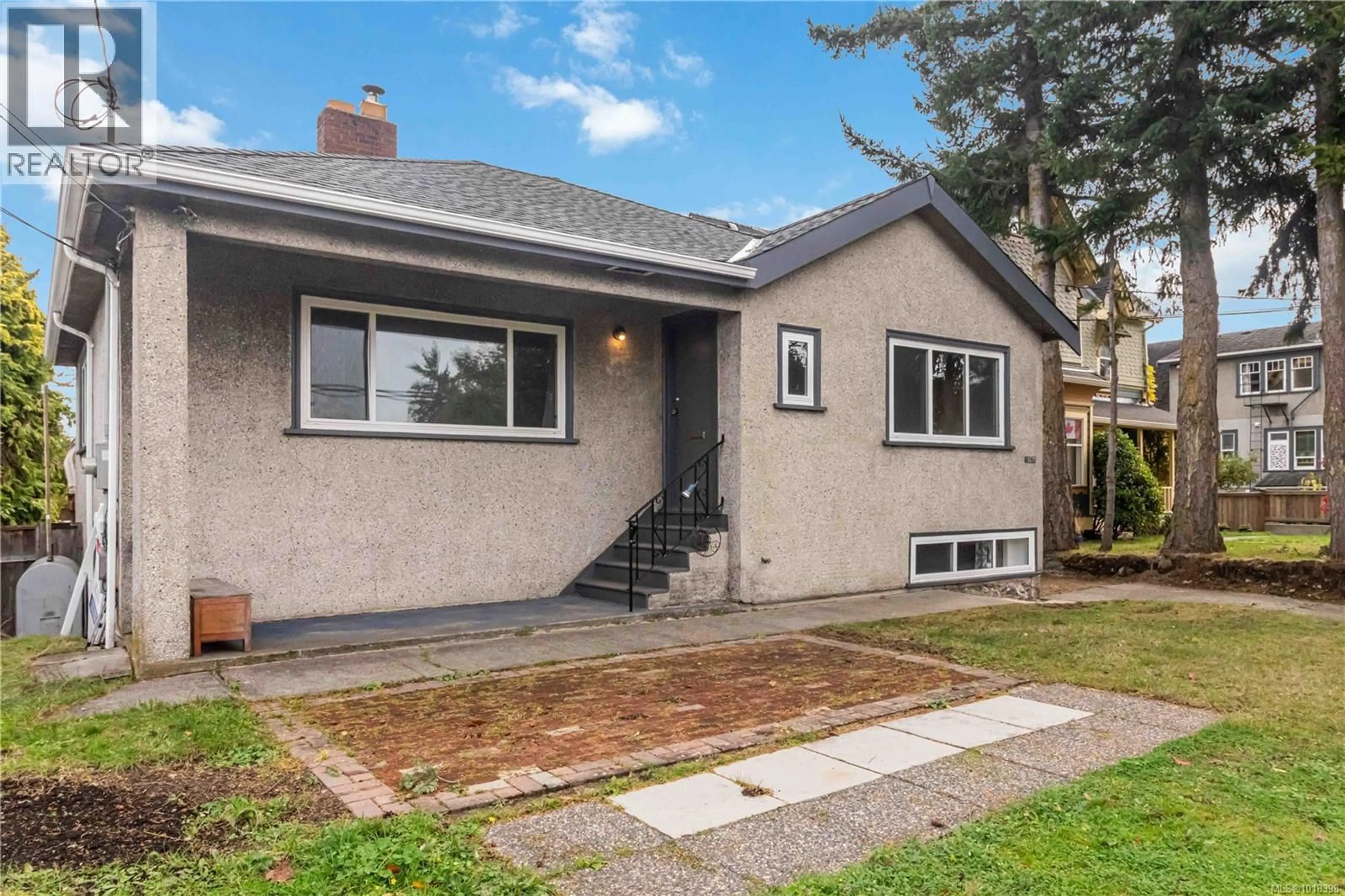 Home with vinyl exterior material, street for 1835 FERNWOOD ROAD, Victoria British Columbia V8T2Y5