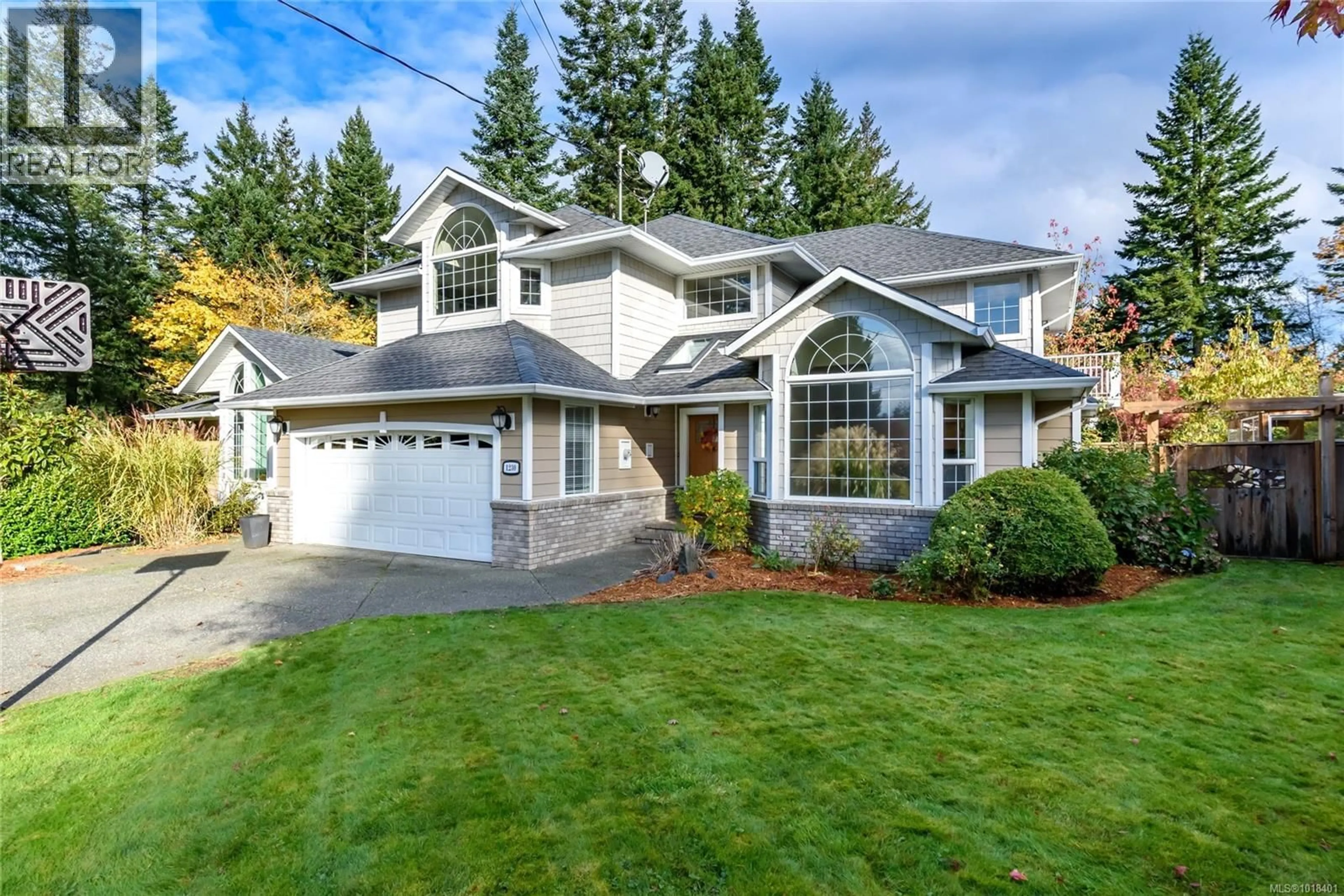 Home with vinyl exterior material, street for 1230 GLEN URQUHART DRIVE, Courtenay British Columbia V9N3Y2
