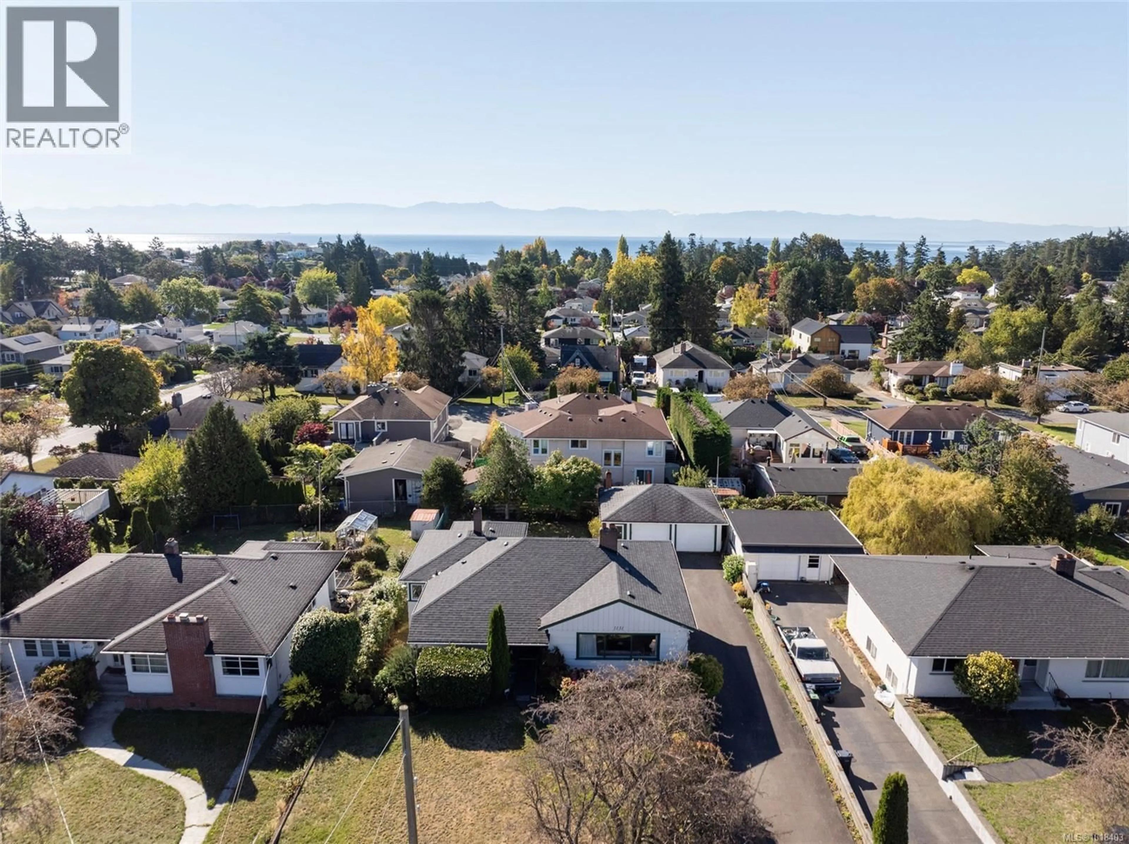 A pic from outside/outdoor area/front of a property/back of a property/a pic from drone, water/lake/river/ocean view for 1131 HEALD AVENUE, Esquimalt British Columbia V9A5J7