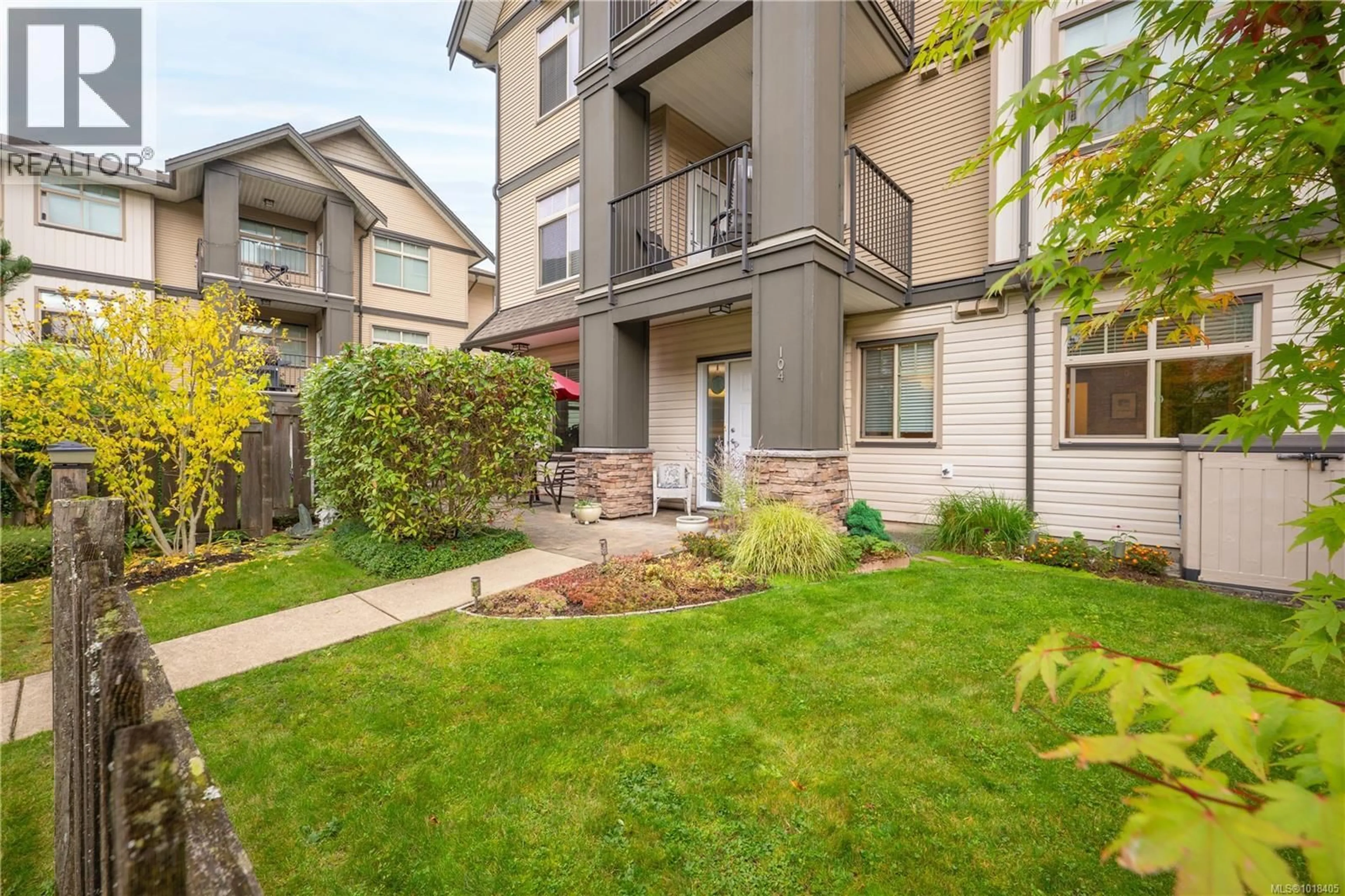 Patio, street for 104 - 2111 MEREDITH ROAD, Nanaimo British Columbia V9S2N2