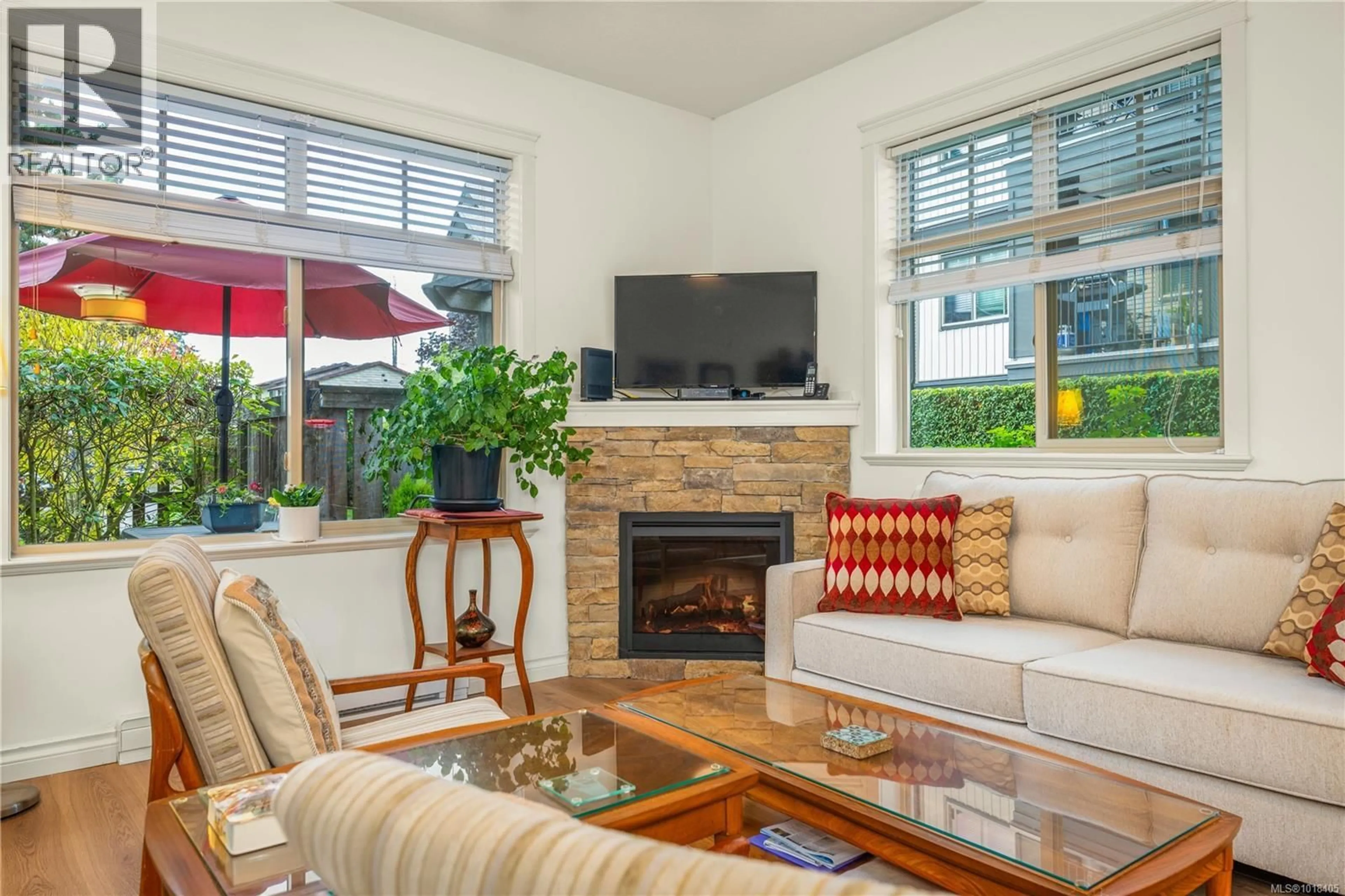 Living room with furniture, unknown for 104 - 2111 MEREDITH ROAD, Nanaimo British Columbia V9S2N2