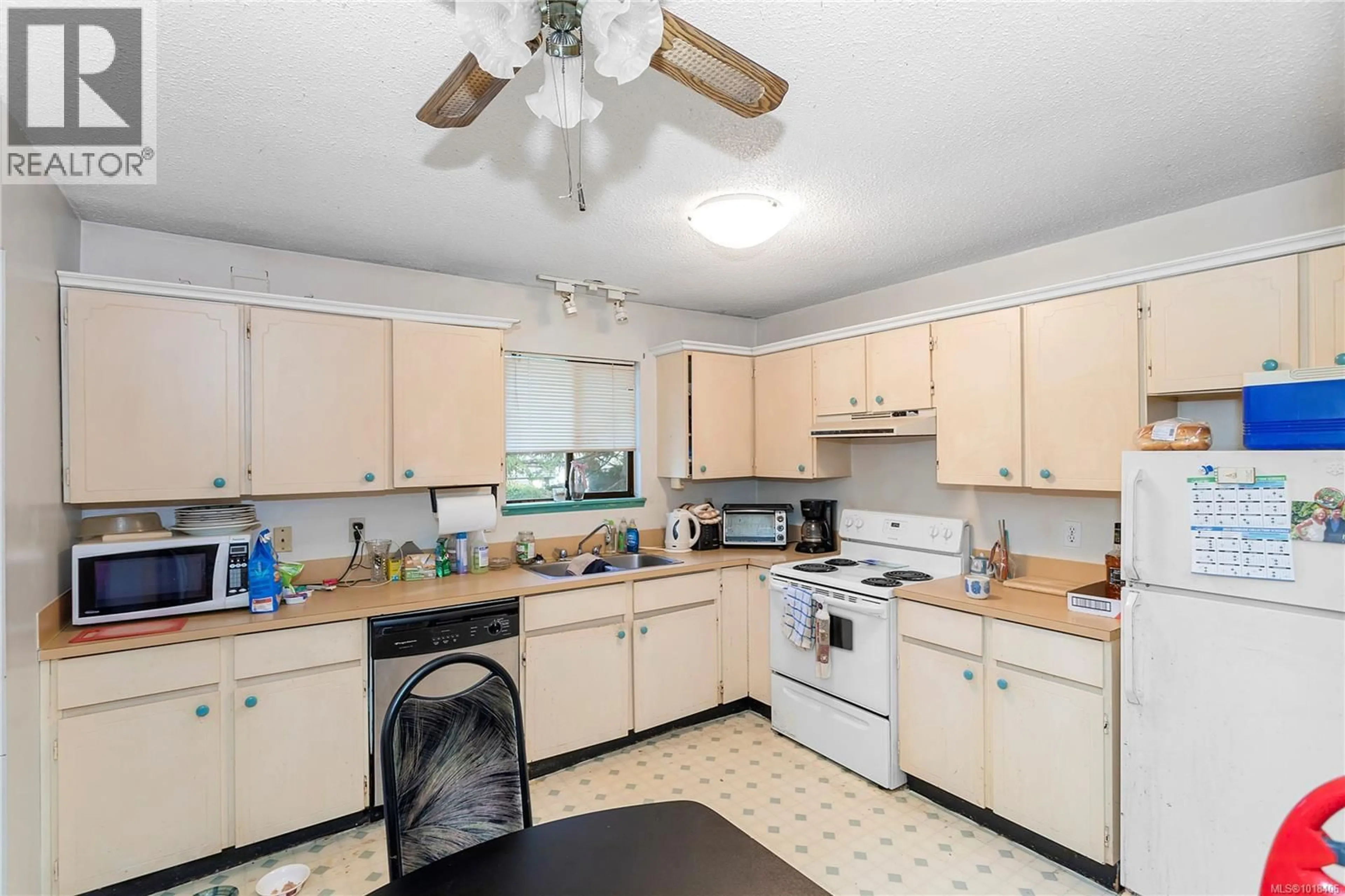 Standard kitchen, unknown for 2376 YORK CRESCENT, Nanaimo British Columbia V9T4N3