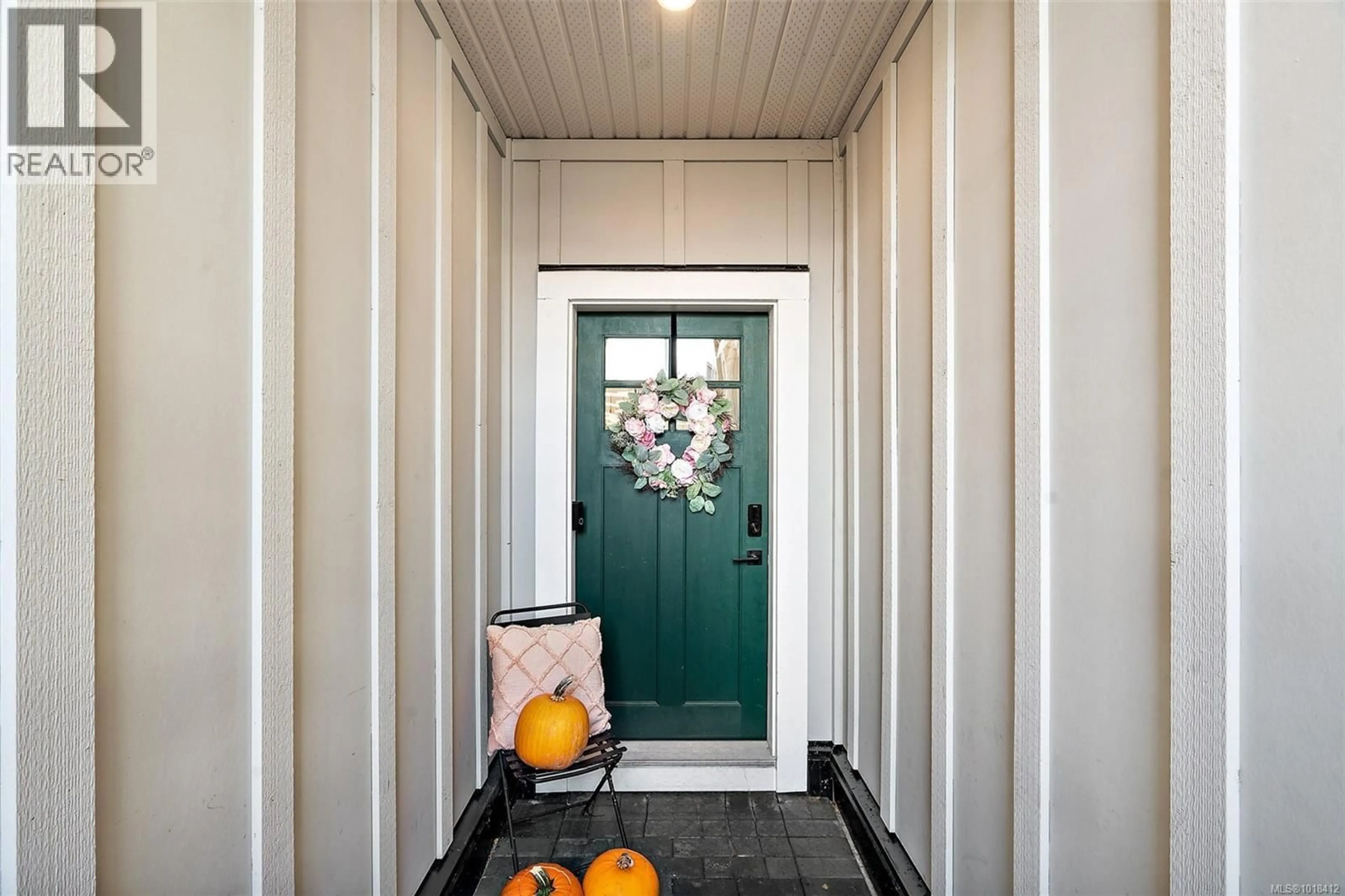 Indoor entryway for 112 - 2990 BURLINGTON CRESCENT, Langford British Columbia V9B0Y4