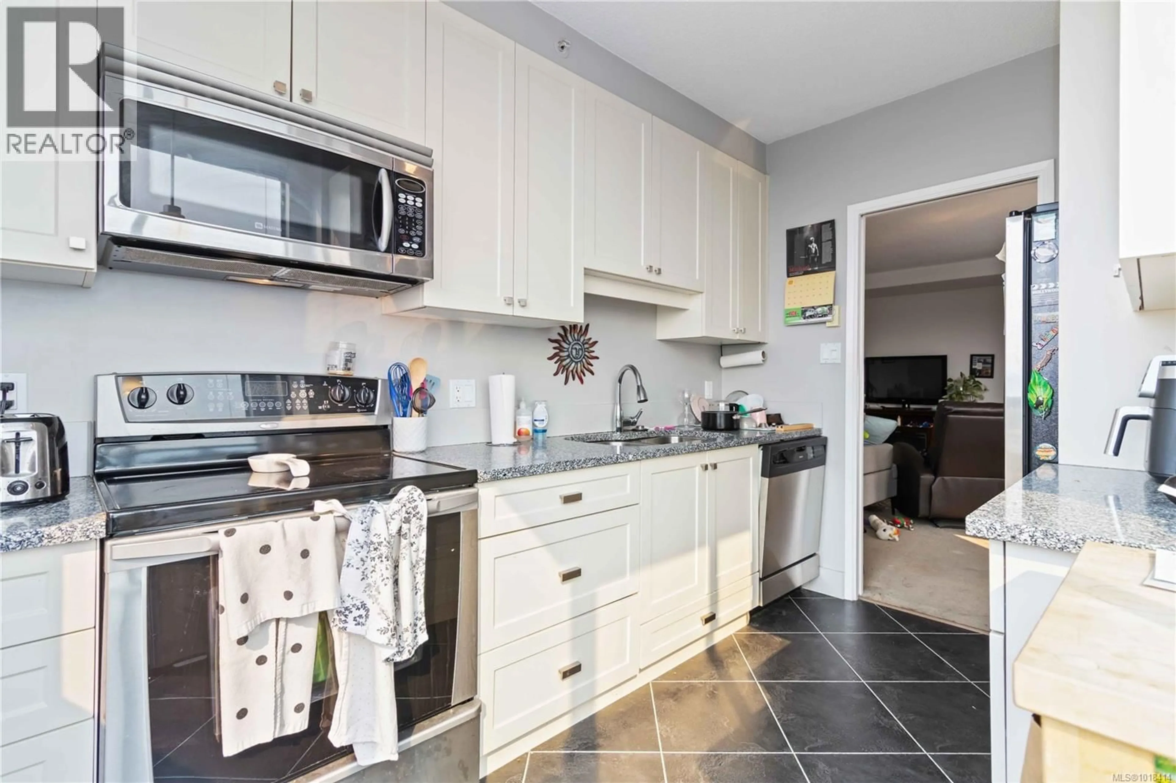 Standard kitchen, ceramic/tile floor for 1507 - 1020 VIEW STREET, Victoria British Columbia V8V4Y4