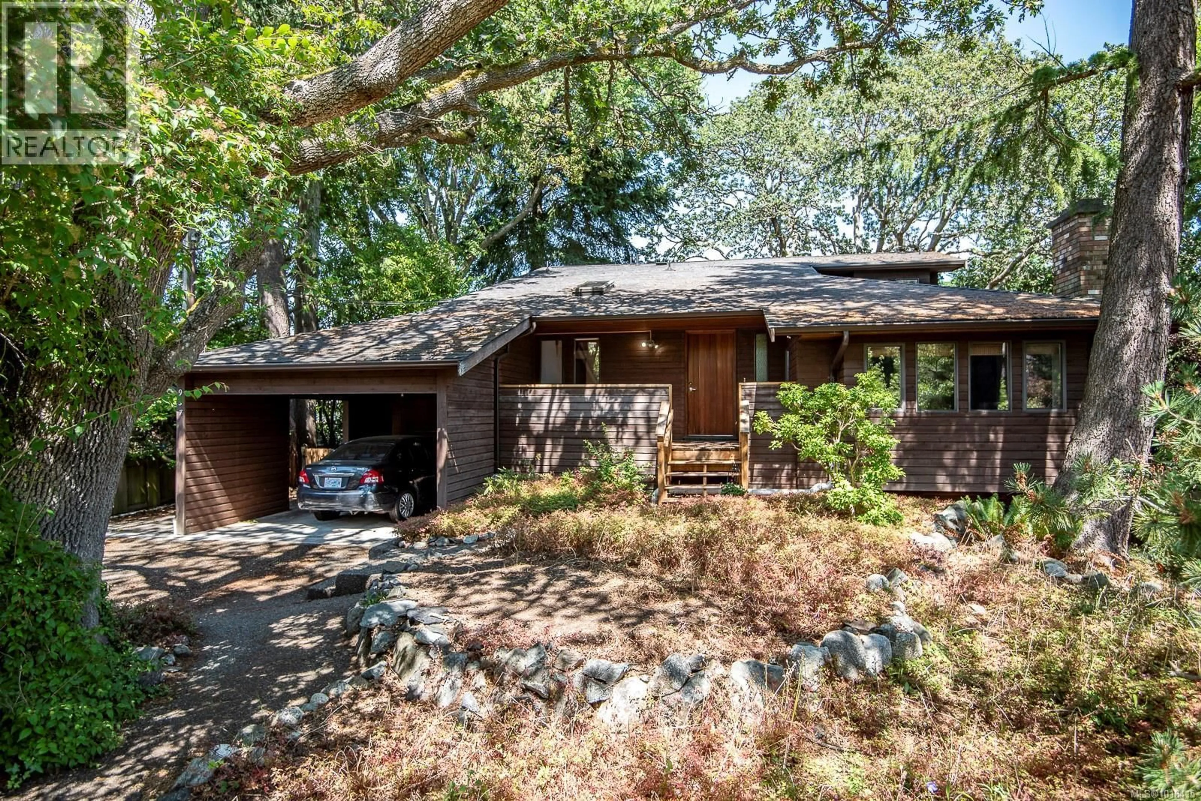 Home with vinyl exterior material, unknown for 937 PEMBERTON ROAD, Victoria British Columbia V8S3R5