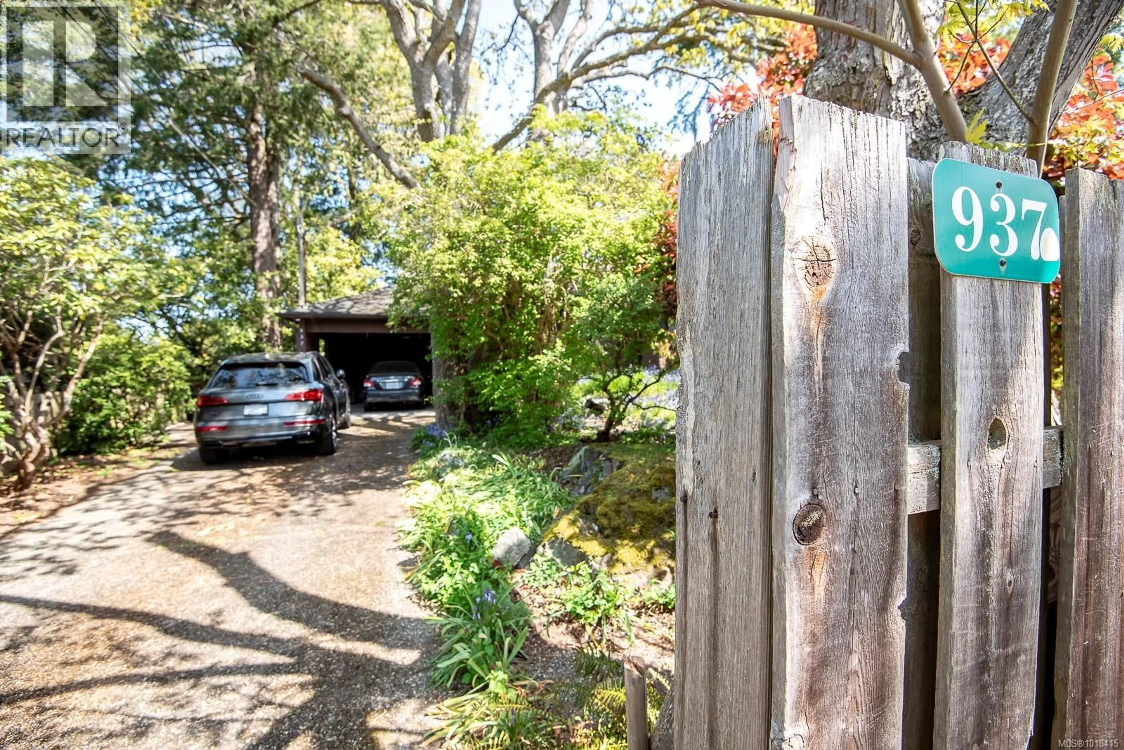 A pic from outside/outdoor area/front of a property/back of a property/a pic from drone, street for 937 PEMBERTON ROAD, Victoria British Columbia V8S3R5