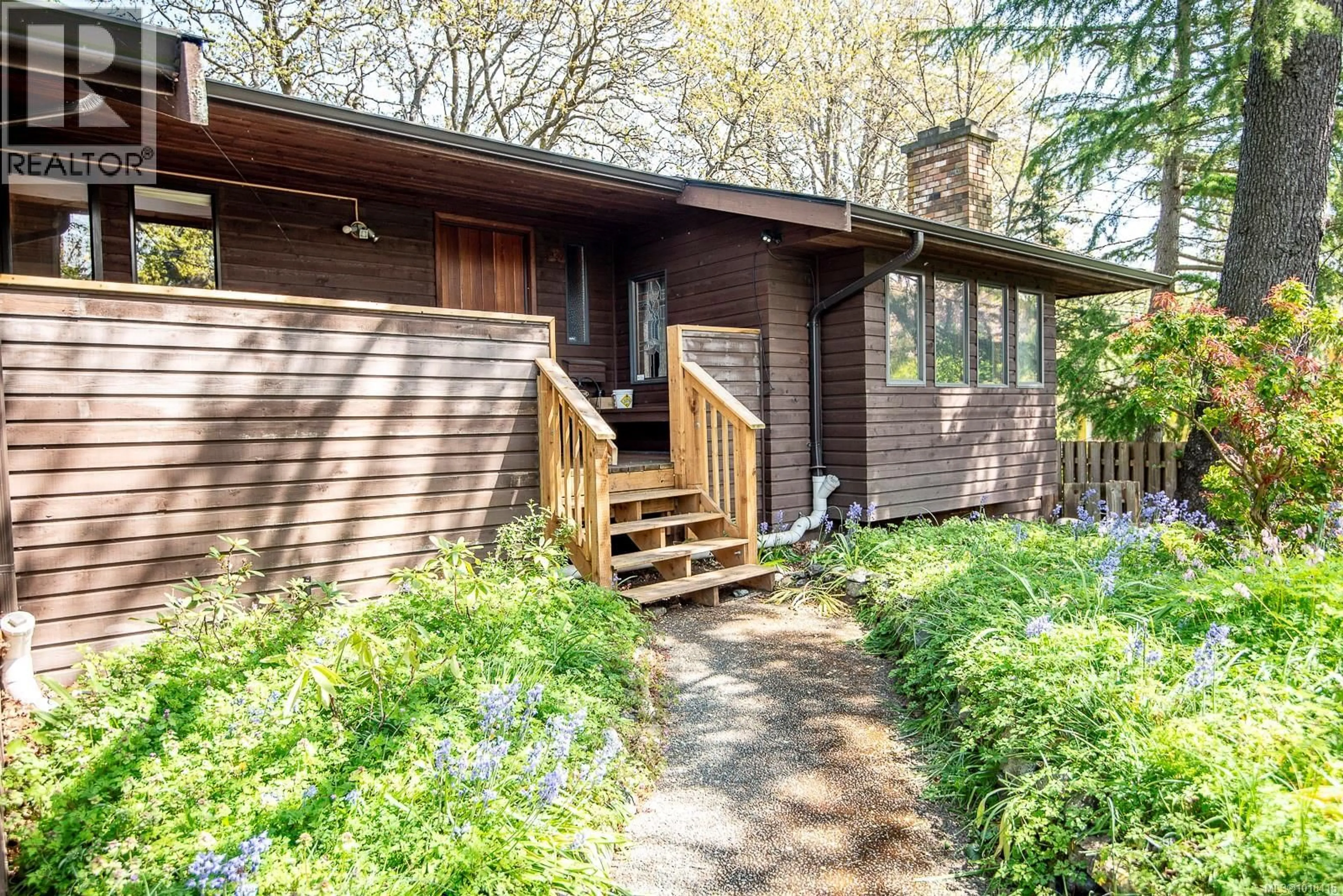 Home with vinyl exterior material, unknown for 937 PEMBERTON ROAD, Victoria British Columbia V8S3R5