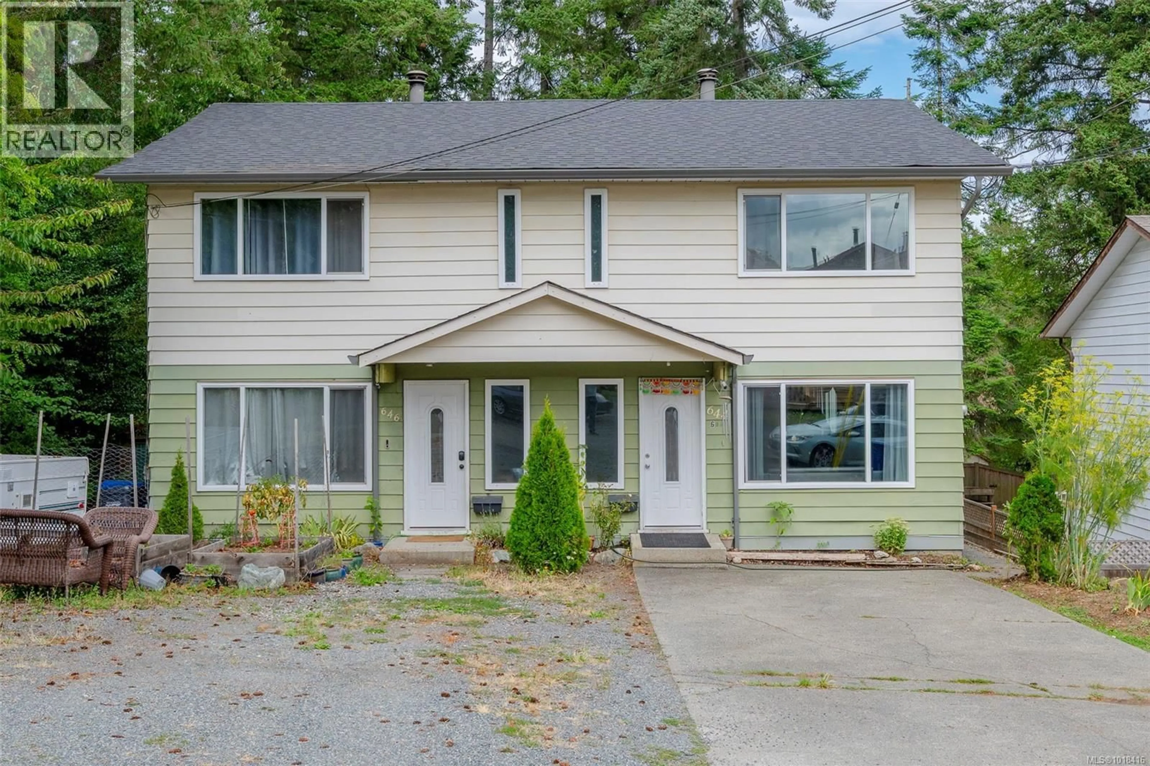 Home with vinyl exterior material, street for 644 NOVA STREET, Nanaimo British Columbia V9R5S7