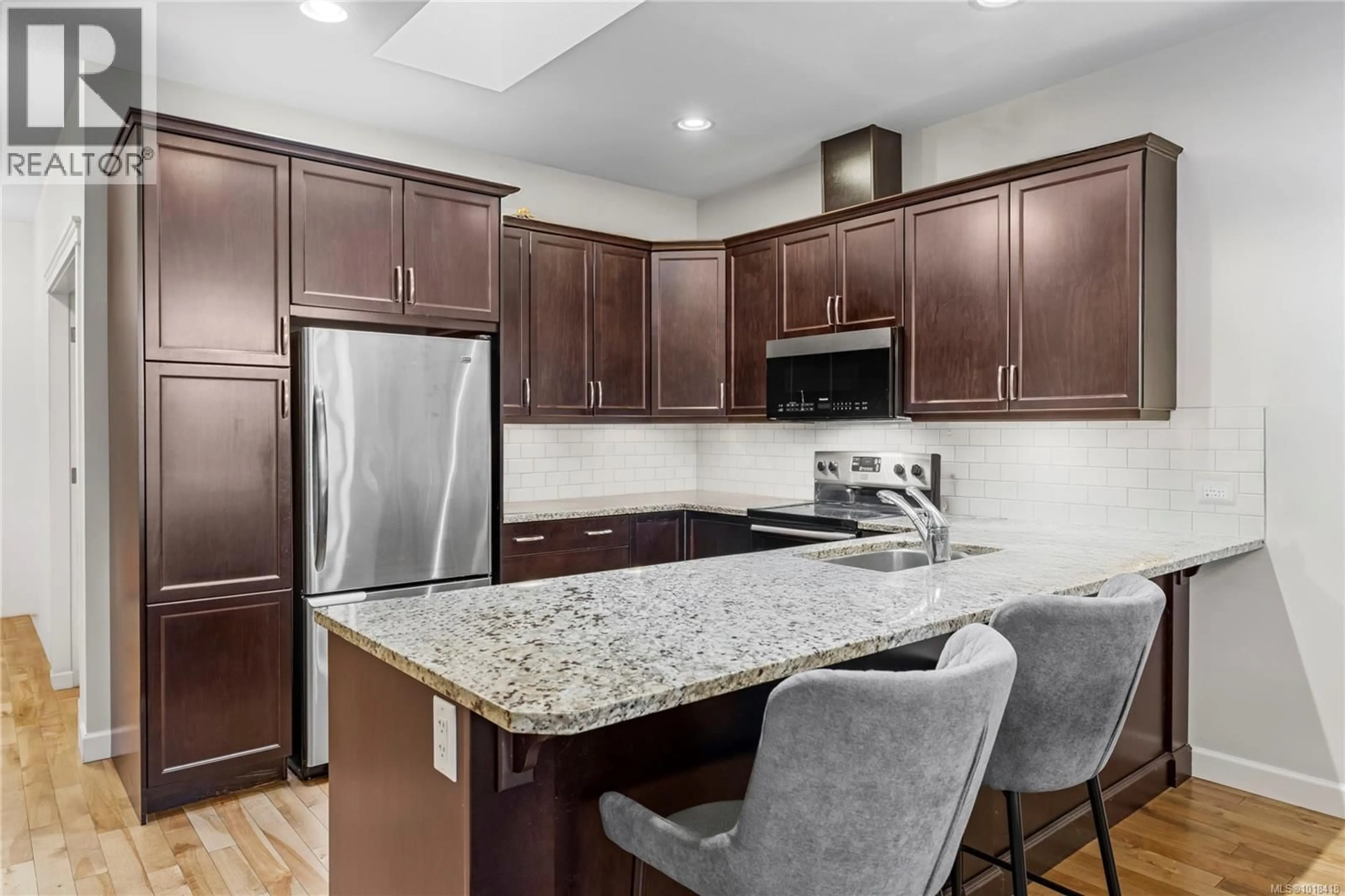 Open concept kitchen, ceramic/tile floor for 103 - 4921 CORAL WAY, Nanaimo British Columbia V9V0A3