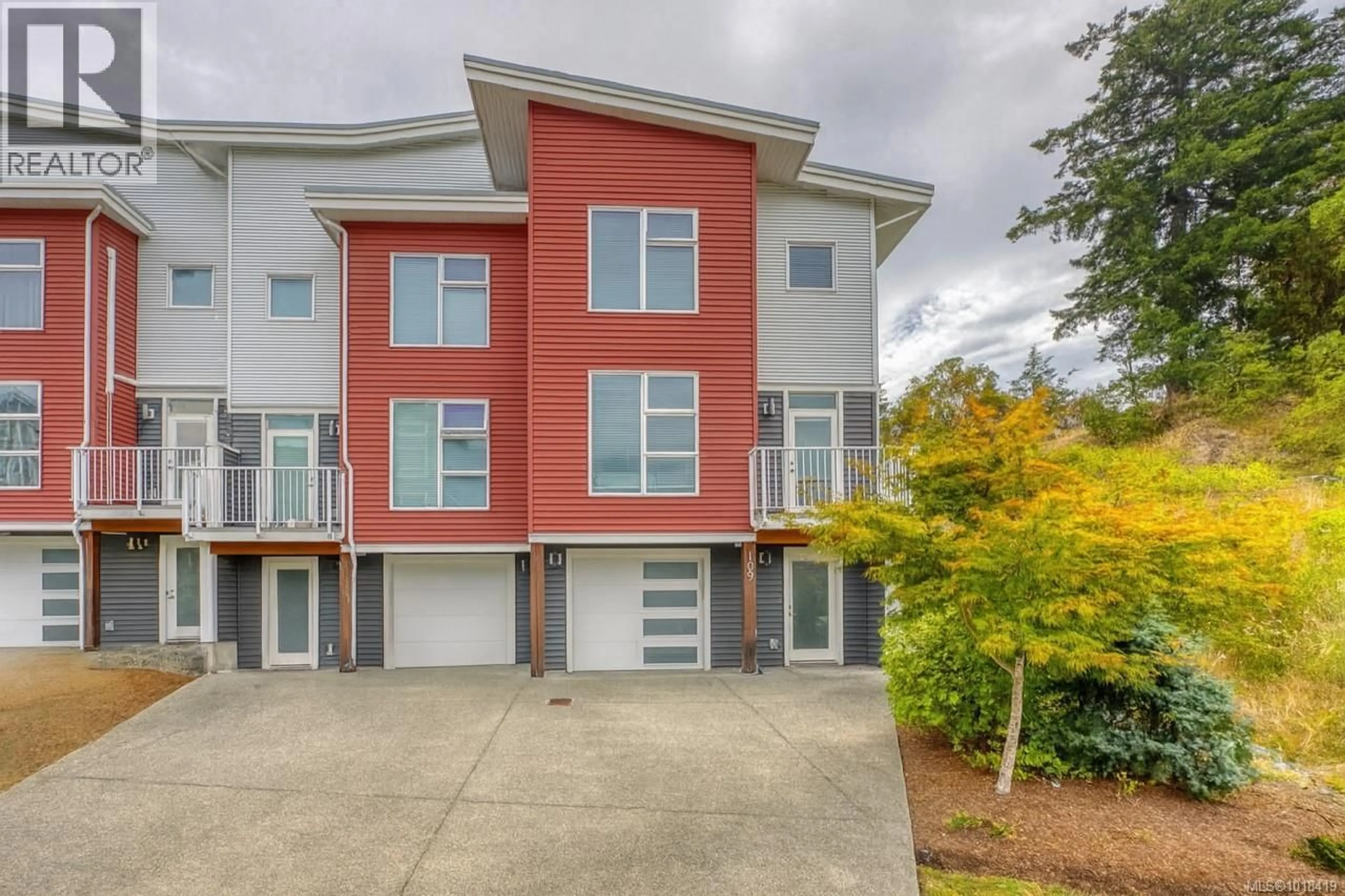 Home with vinyl exterior material, street for 109 - 1800 SUMMERHILL PLACE, Nanaimo British Columbia V9S0C7