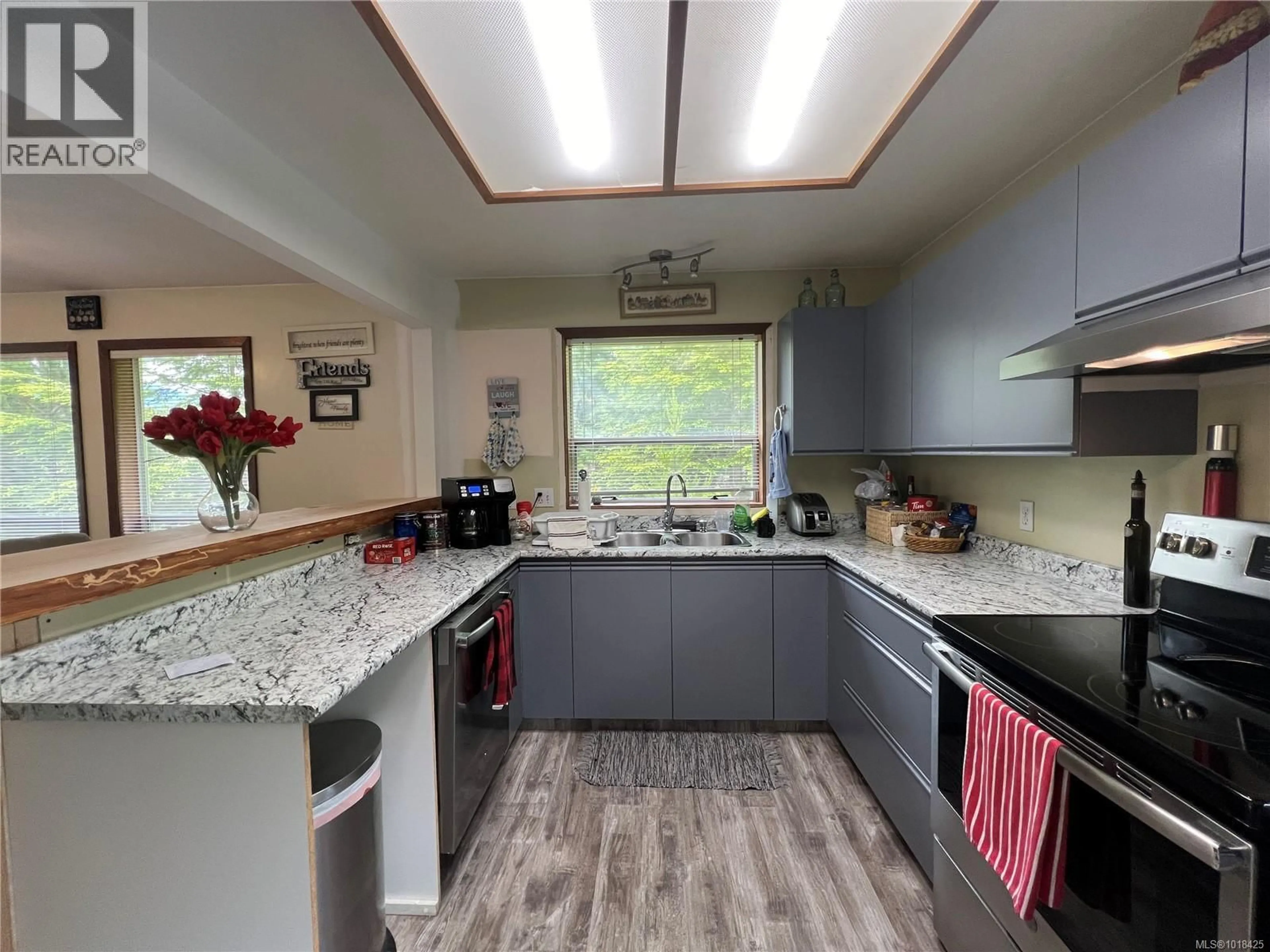 Standard kitchen, unknown for 514 CEDAR CRESCENT, Gold River British Columbia V0P1G0