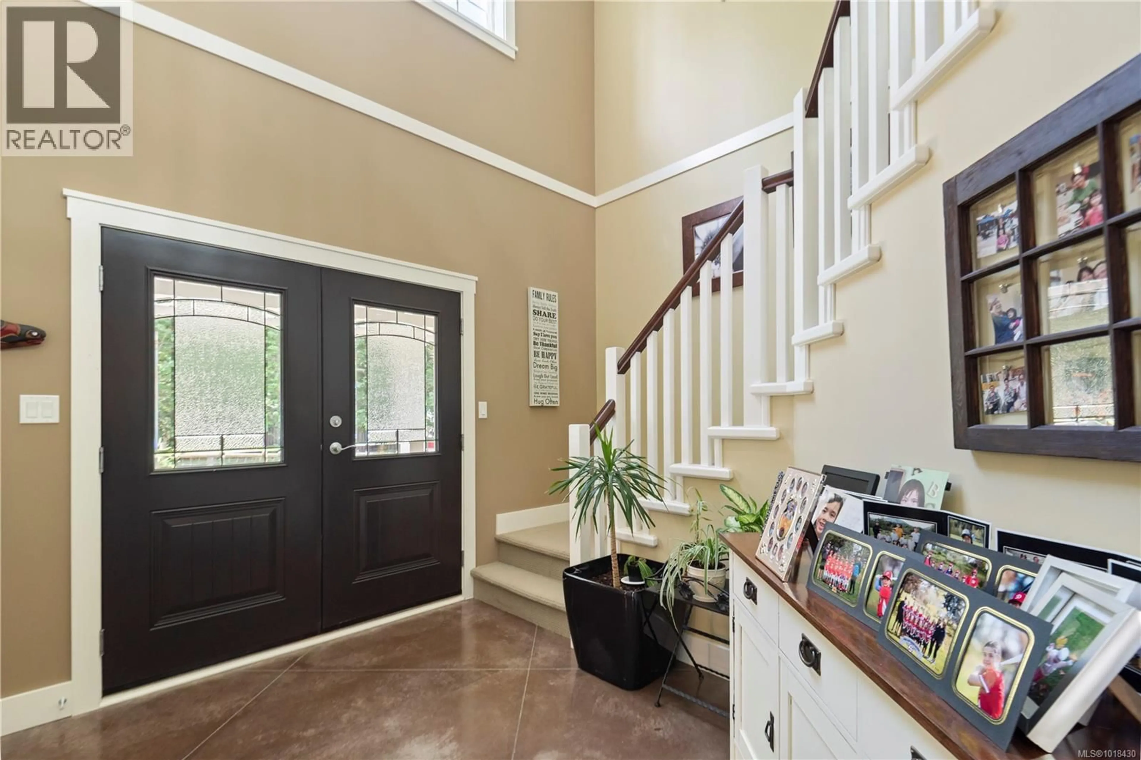 Indoor entryway for 10011 YOUBOU ROAD, Youbou British Columbia V0R3E1