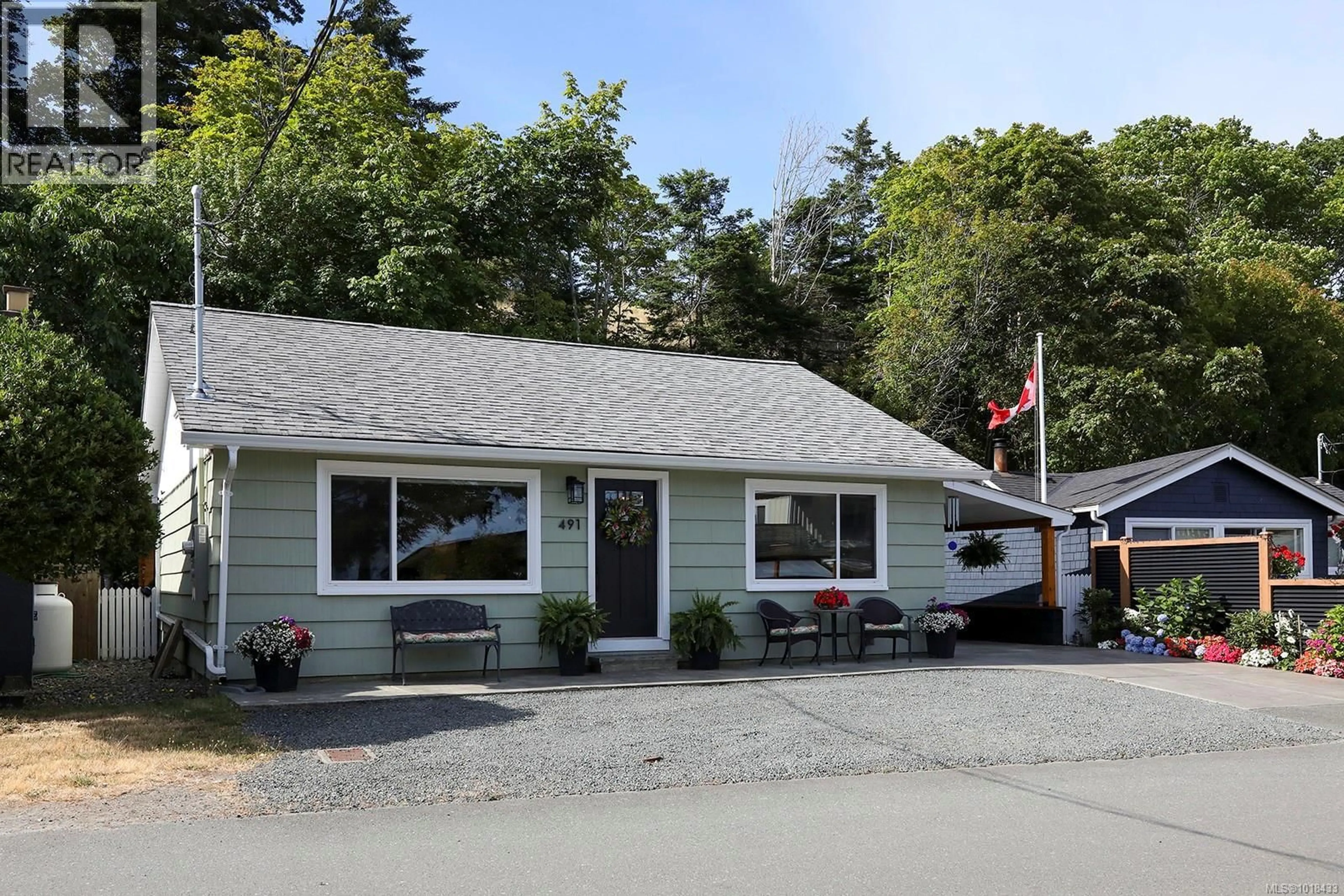 Home with vinyl exterior material, street for 491 WINDSLOW ROAD, Comox British Columbia V9M3T8
