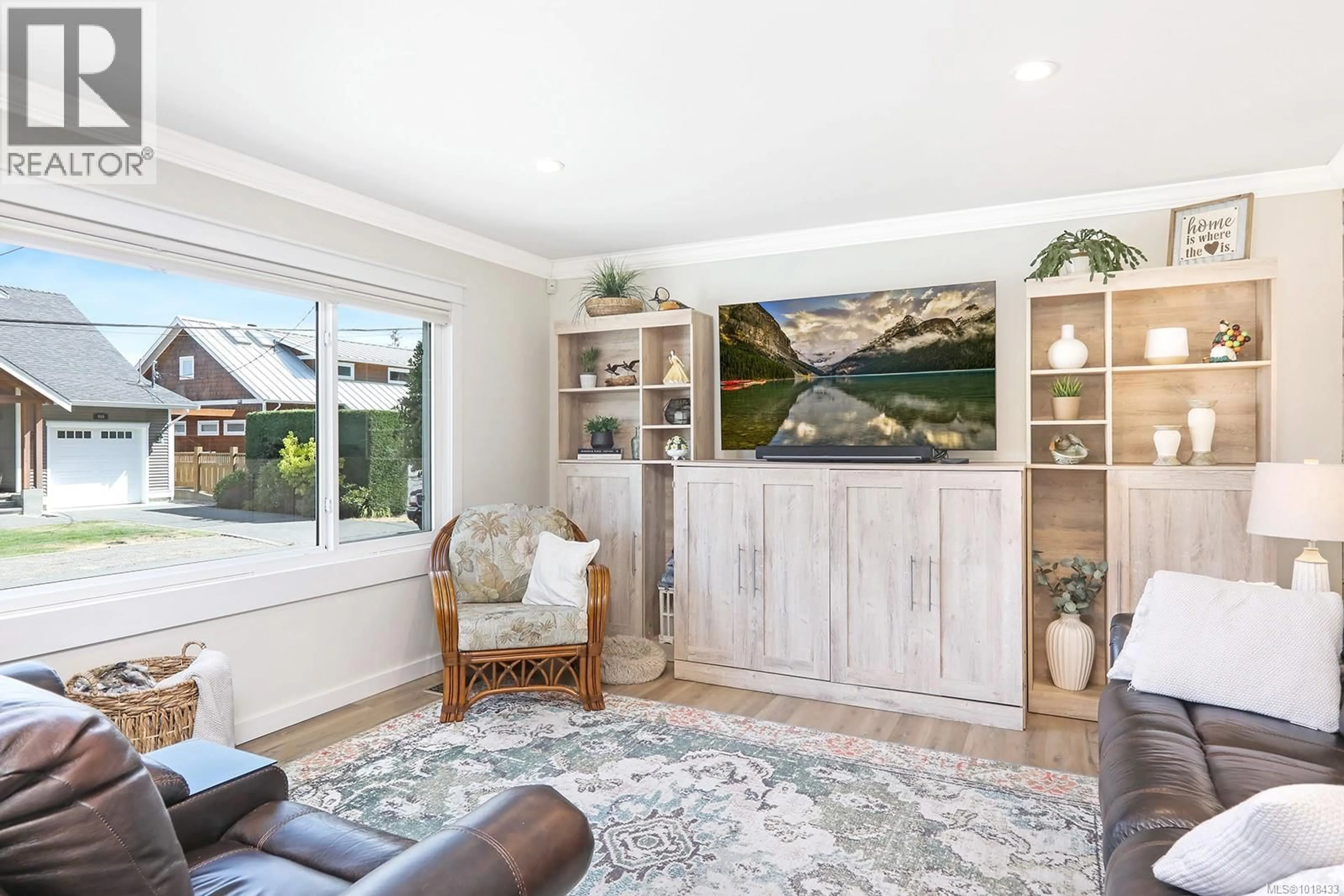 Living room with furniture, unknown for 491 WINDSLOW ROAD, Comox British Columbia V9M3T8