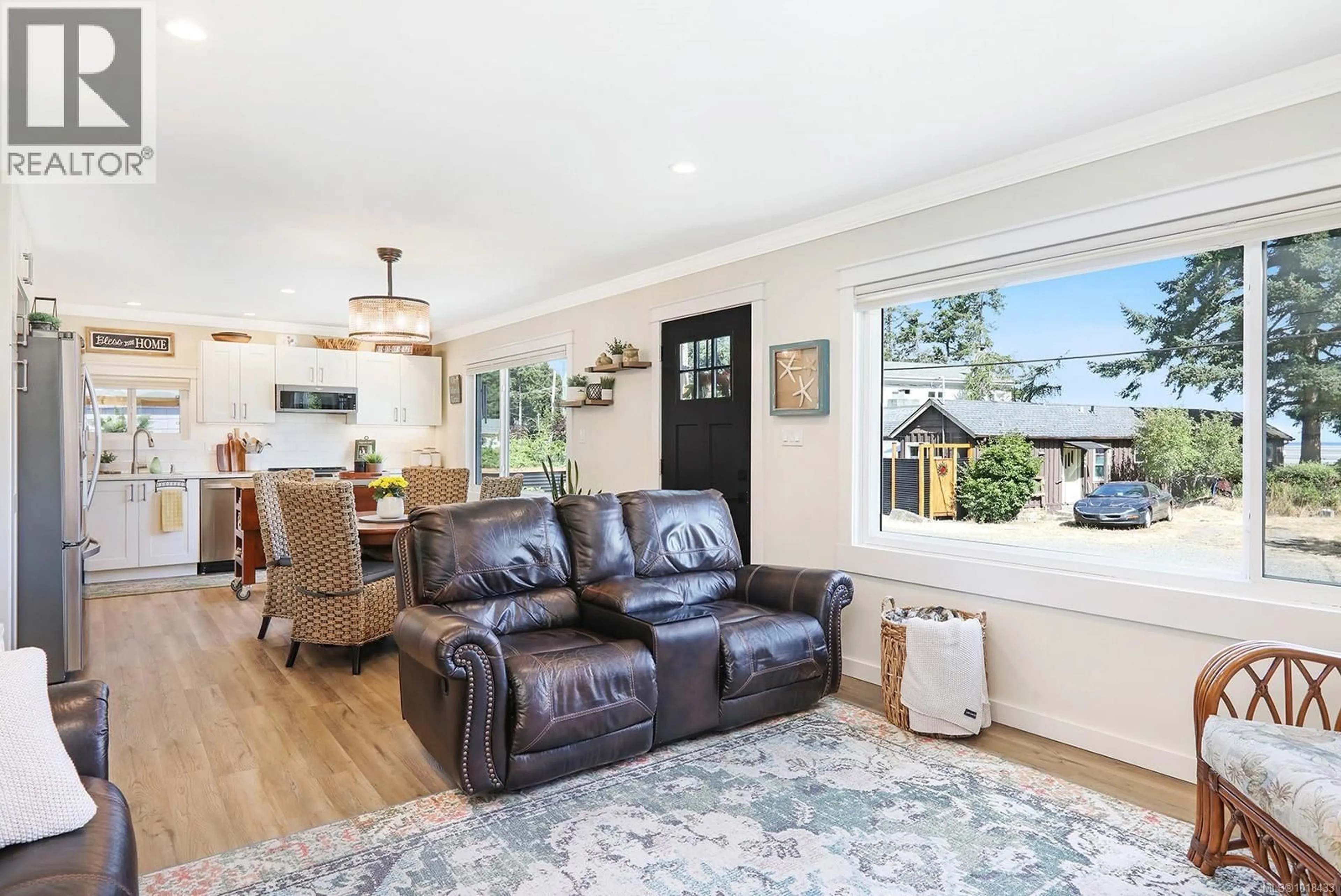 Living room with furniture, unknown for 491 WINDSLOW ROAD, Comox British Columbia V9M3T8