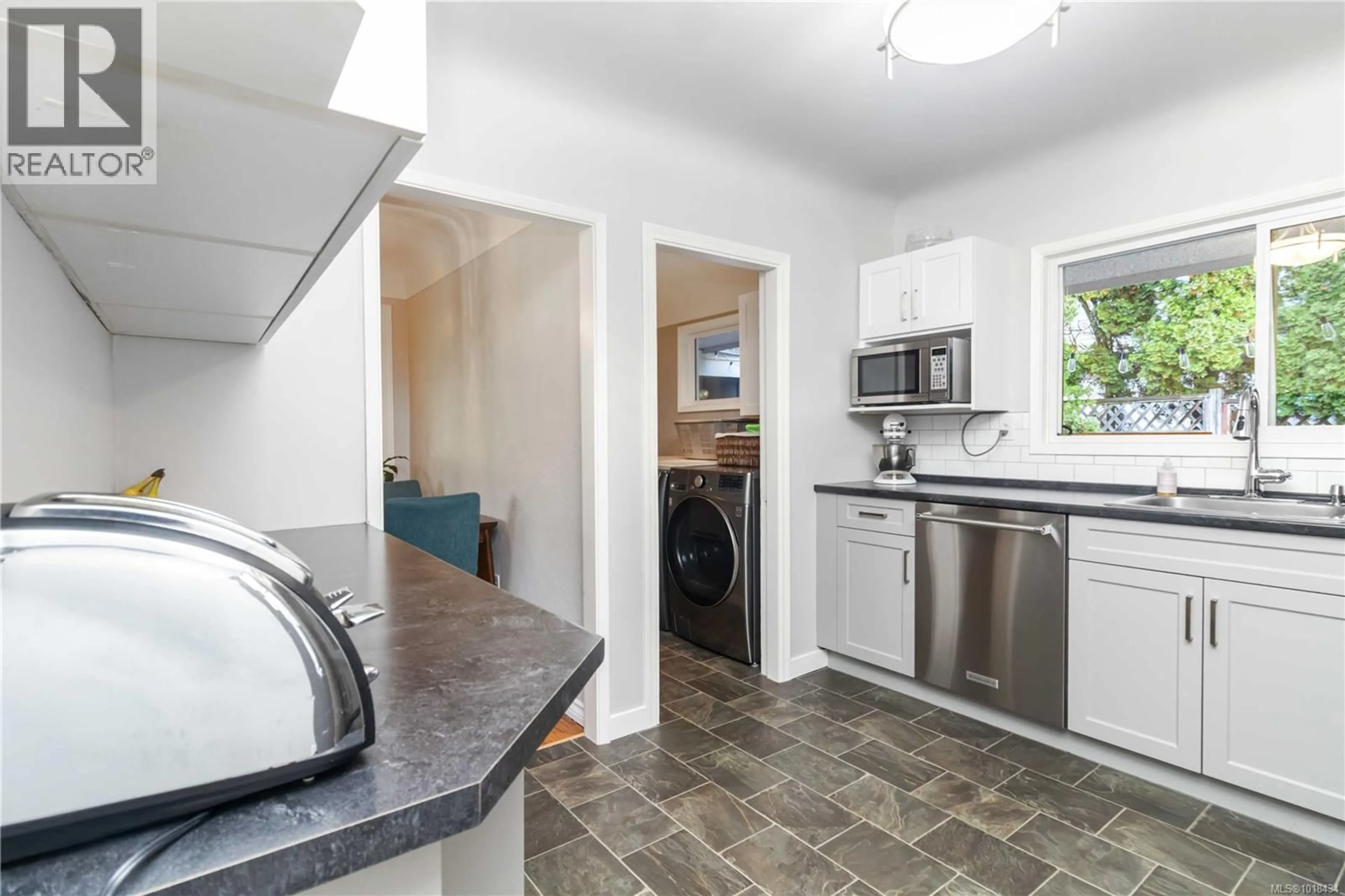 Unknown for 971 MARIGOLD ROAD, Saanich British Columbia V8Z4R9