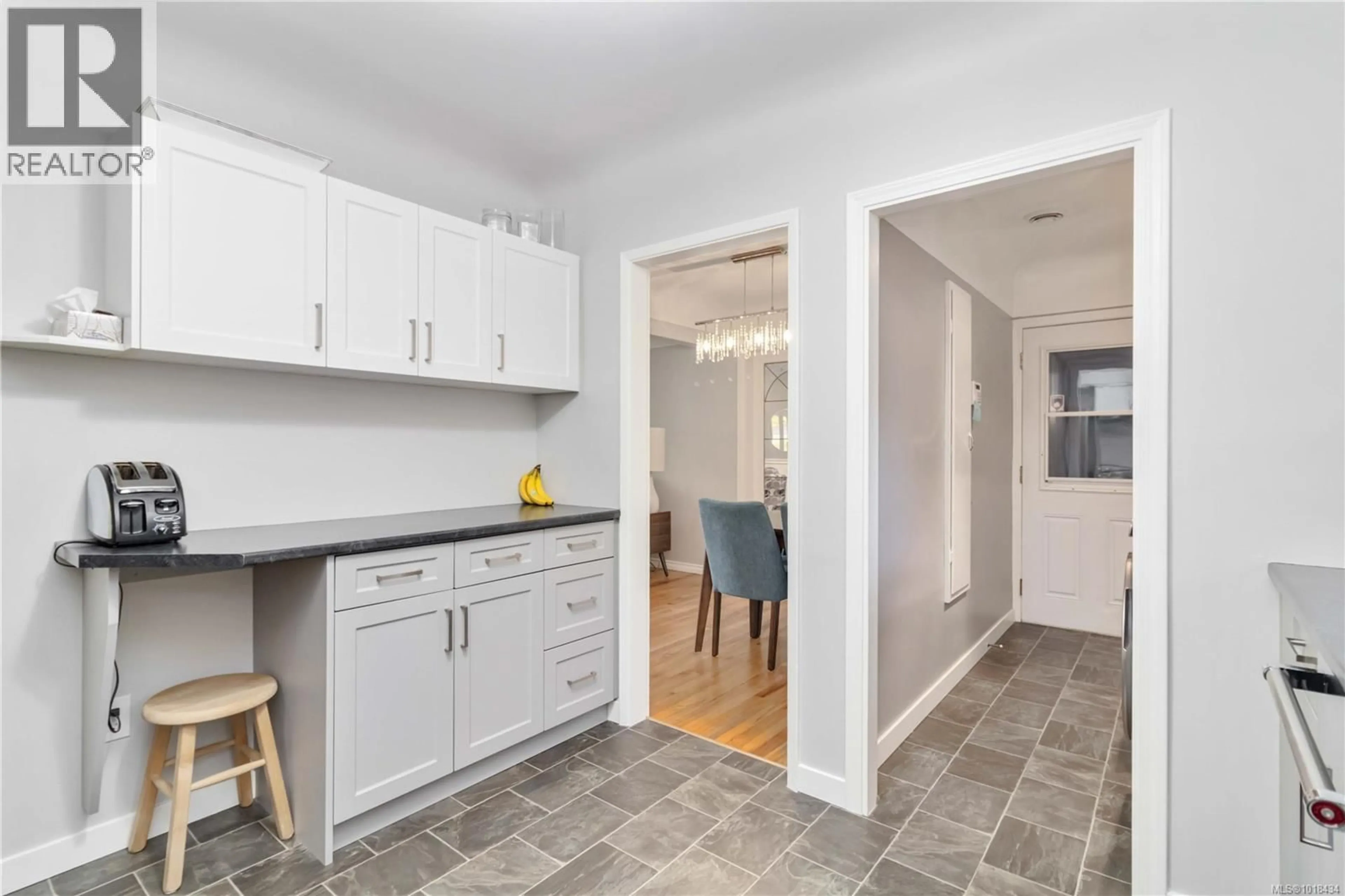 Open concept kitchen, ceramic/tile floor for 971 MARIGOLD ROAD, Saanich British Columbia V8Z4R9