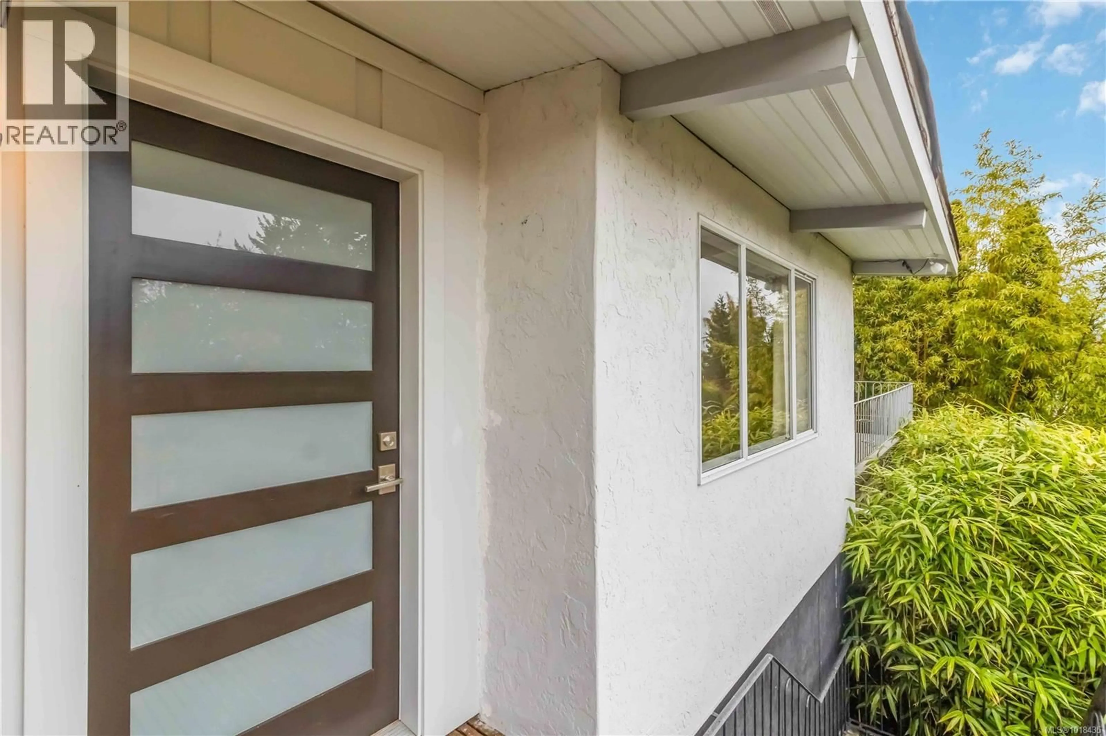 Unknown for 4882 LOCHSIDE DRIVE, Saanich British Columbia V8Y2E4