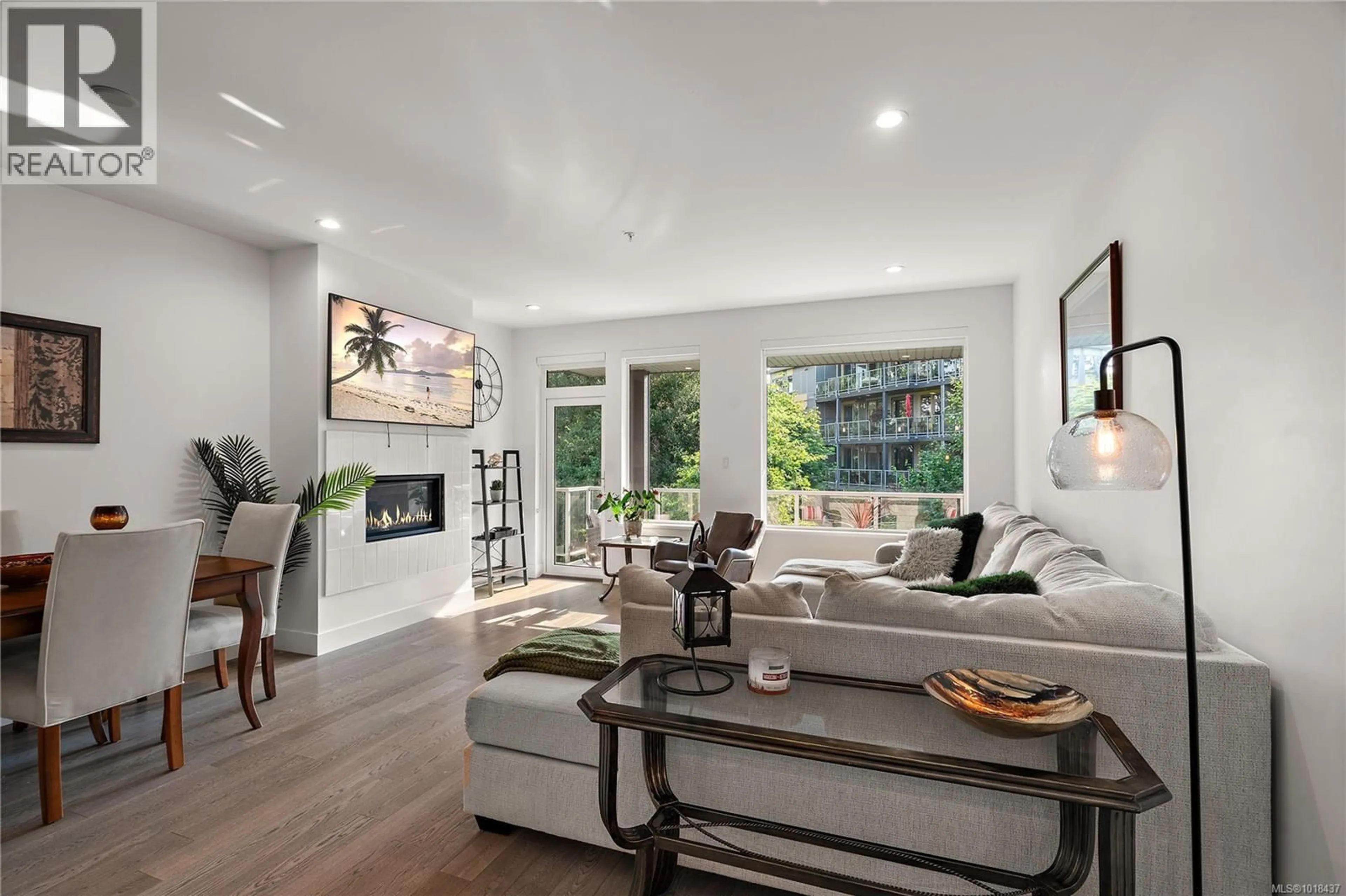 Living room with furniture, unknown for 202 - 10670 MCDONALD PARK ROAD, North Saanich British Columbia V8L5S7