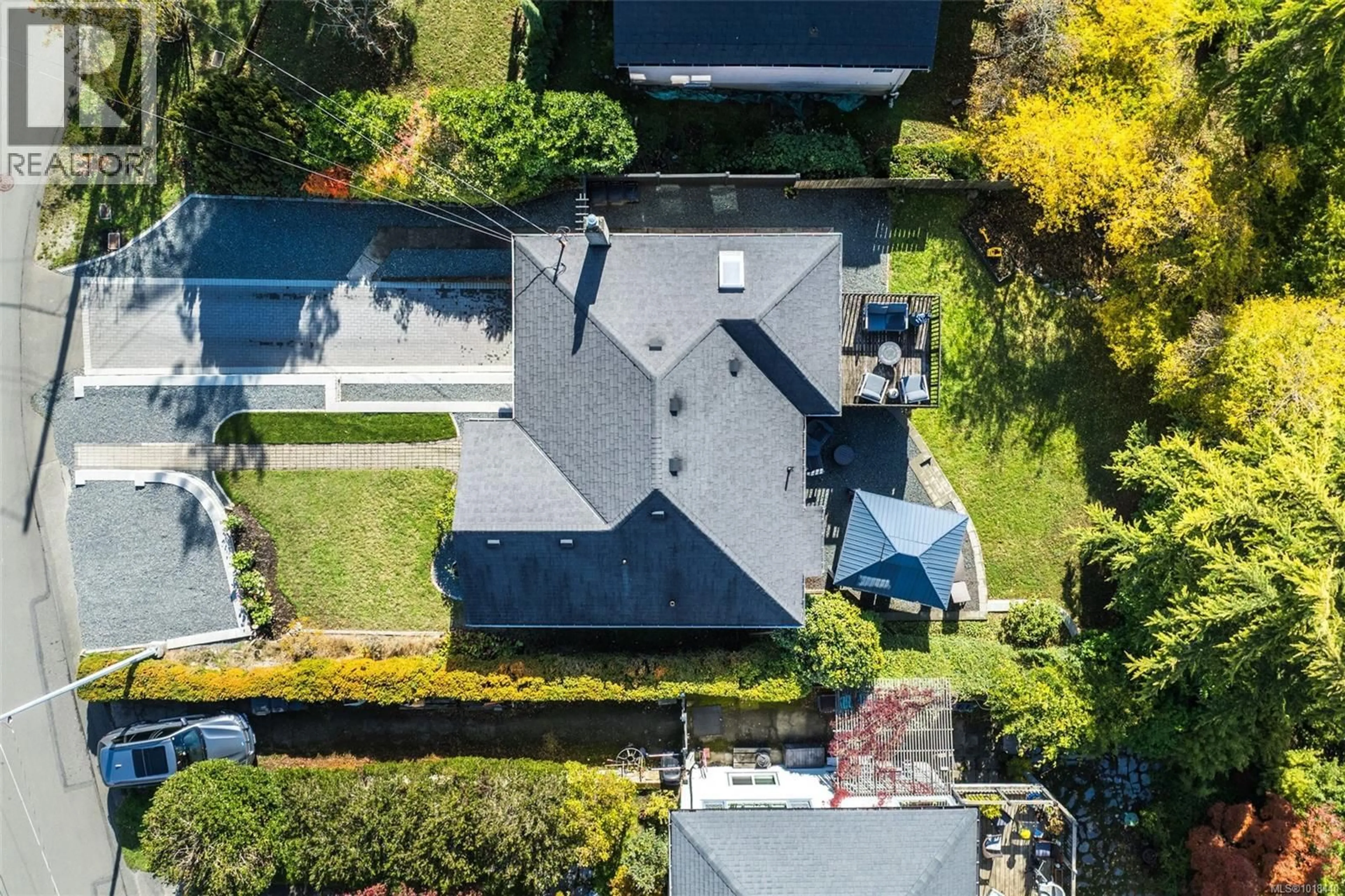 A pic from outside/outdoor area/front of a property/back of a property/a pic from drone, street for 3720 WINSTON CRESCENT, Saanich British Columbia V8X1S1