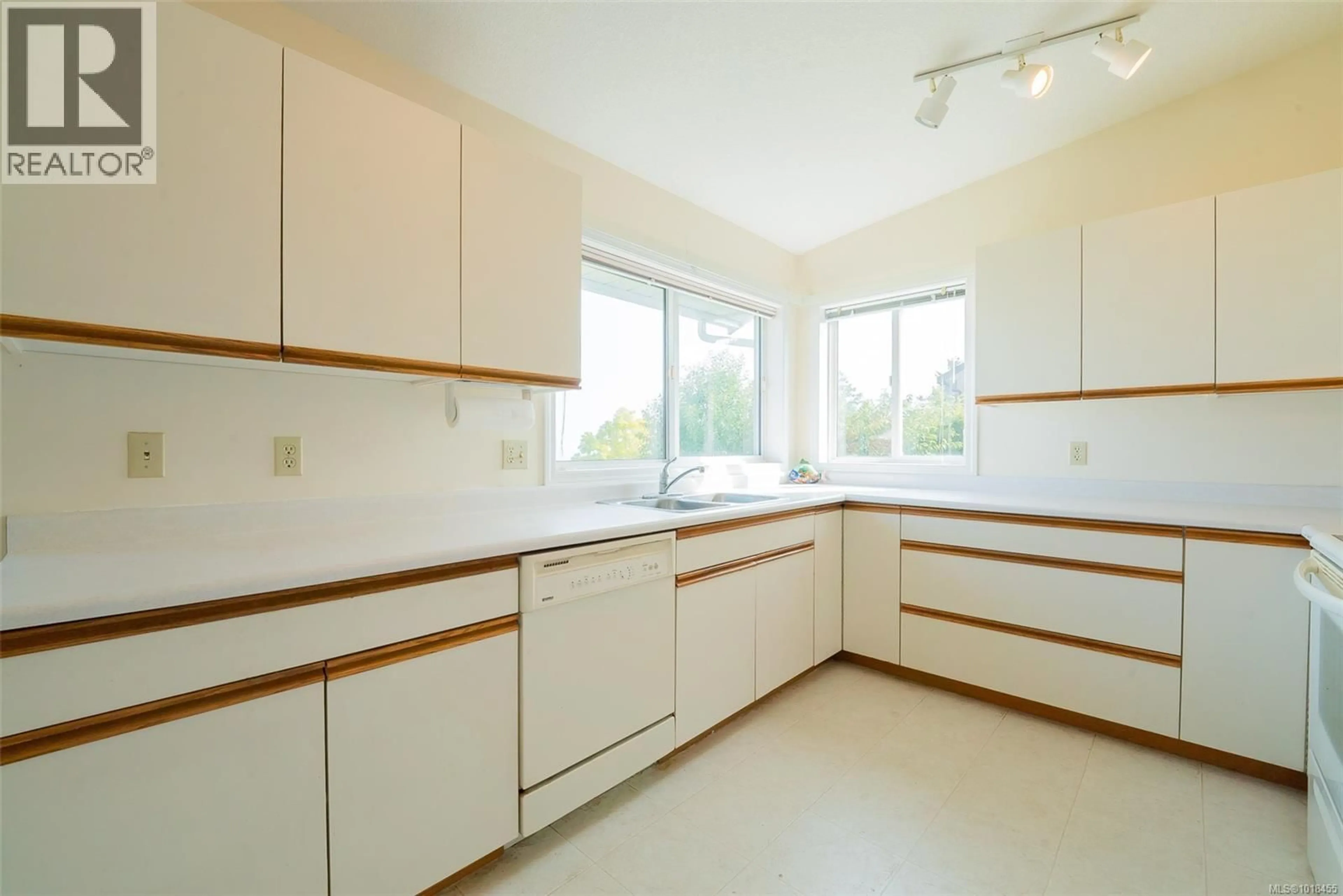Standard kitchen, unknown for 148 SAND PIPER PLACE, Nanaimo British Columbia V9V1H5