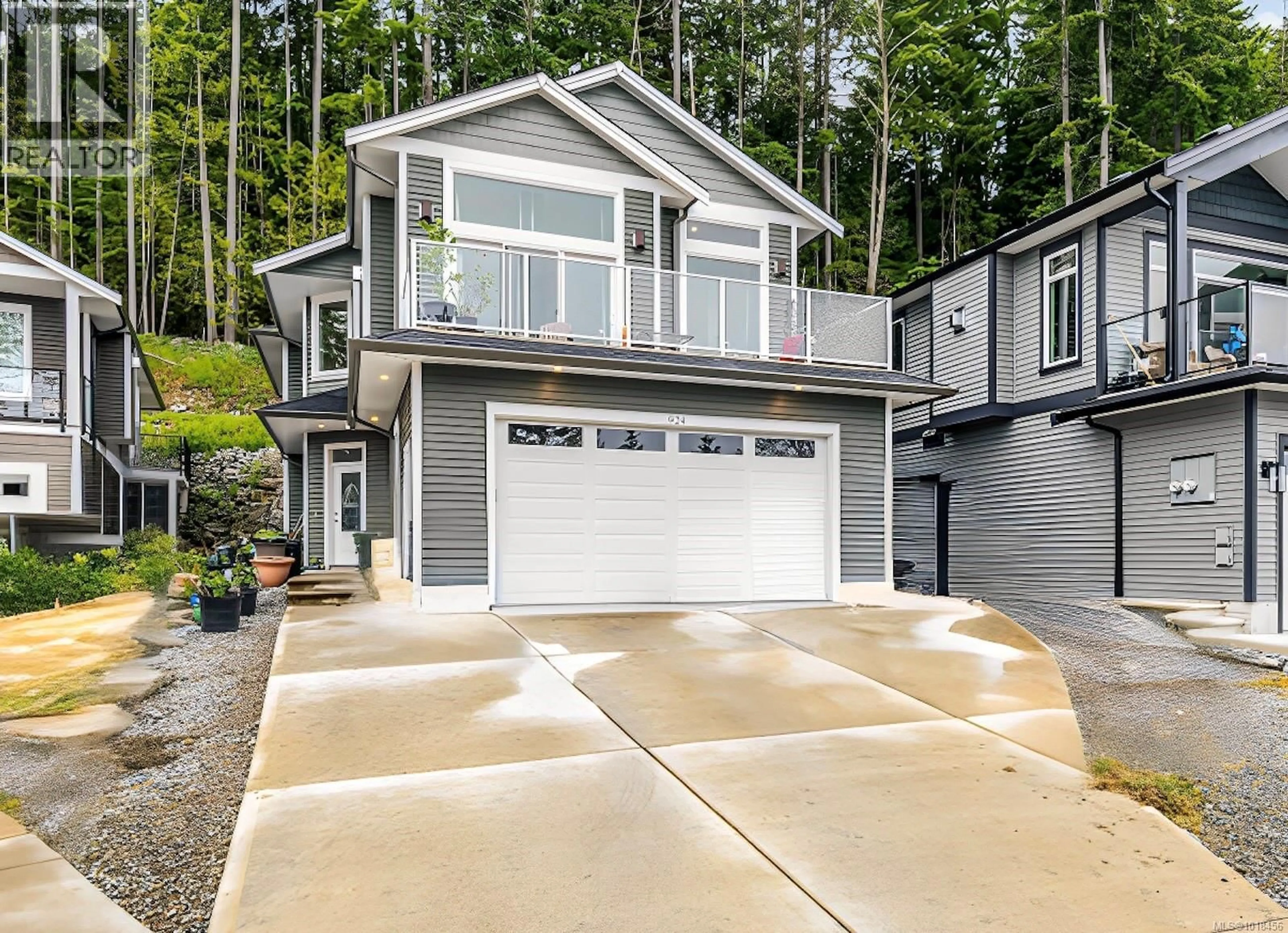 Home with vinyl exterior material, street for 924 CRAIG ROAD, Ladysmith British Columbia V9G2C4